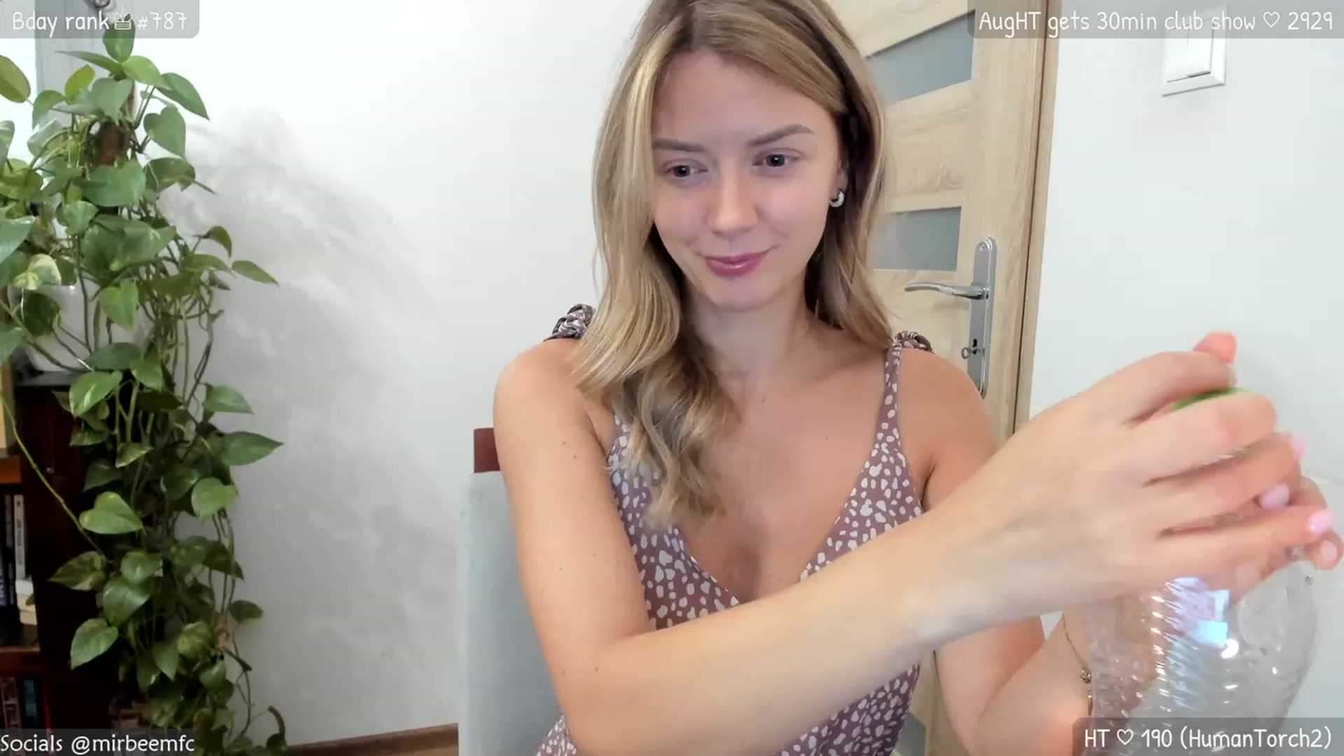 Gallery image thumbnail from MirBee's myfreecams stream on, 08/09/2023, 23:14 image 12 of 20