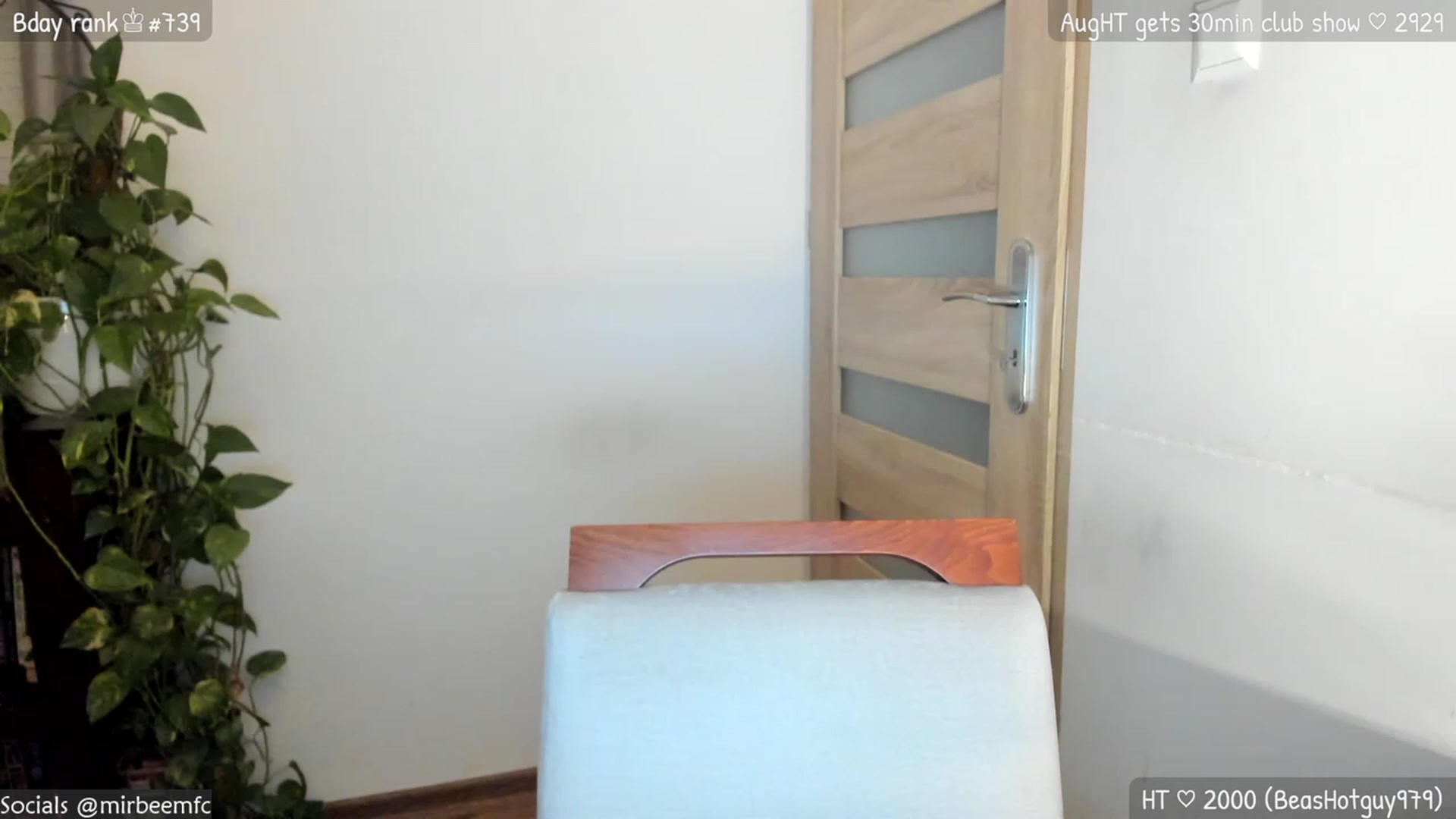 Gallery image thumbnail from MirBee's myfreecams stream on, 08/16/2023, 22:27 image 5 of 20