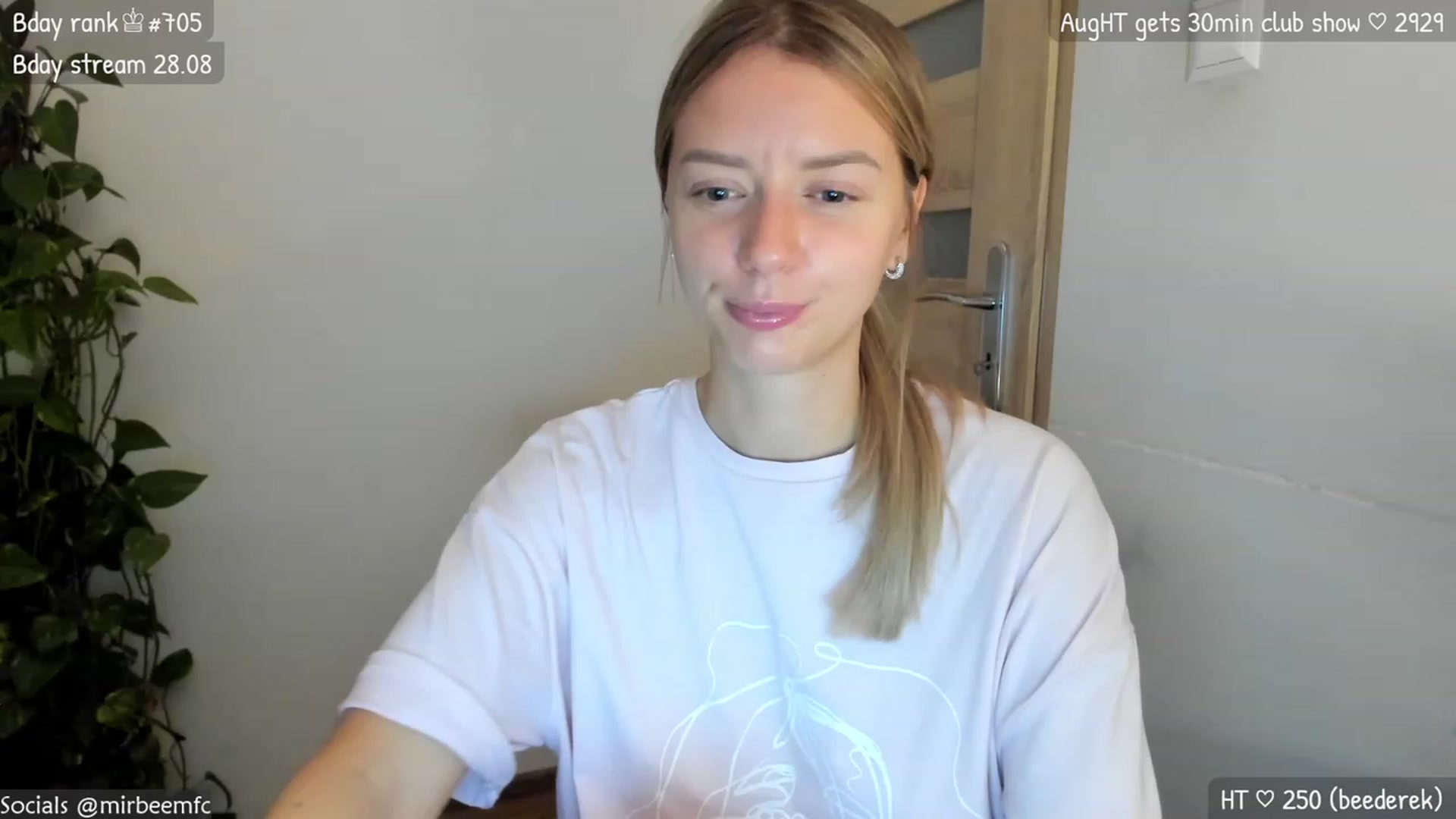 Gallery image thumbnail from MirBee's myfreecams stream on, 08/17/2023, 21:31 image 10 of 20