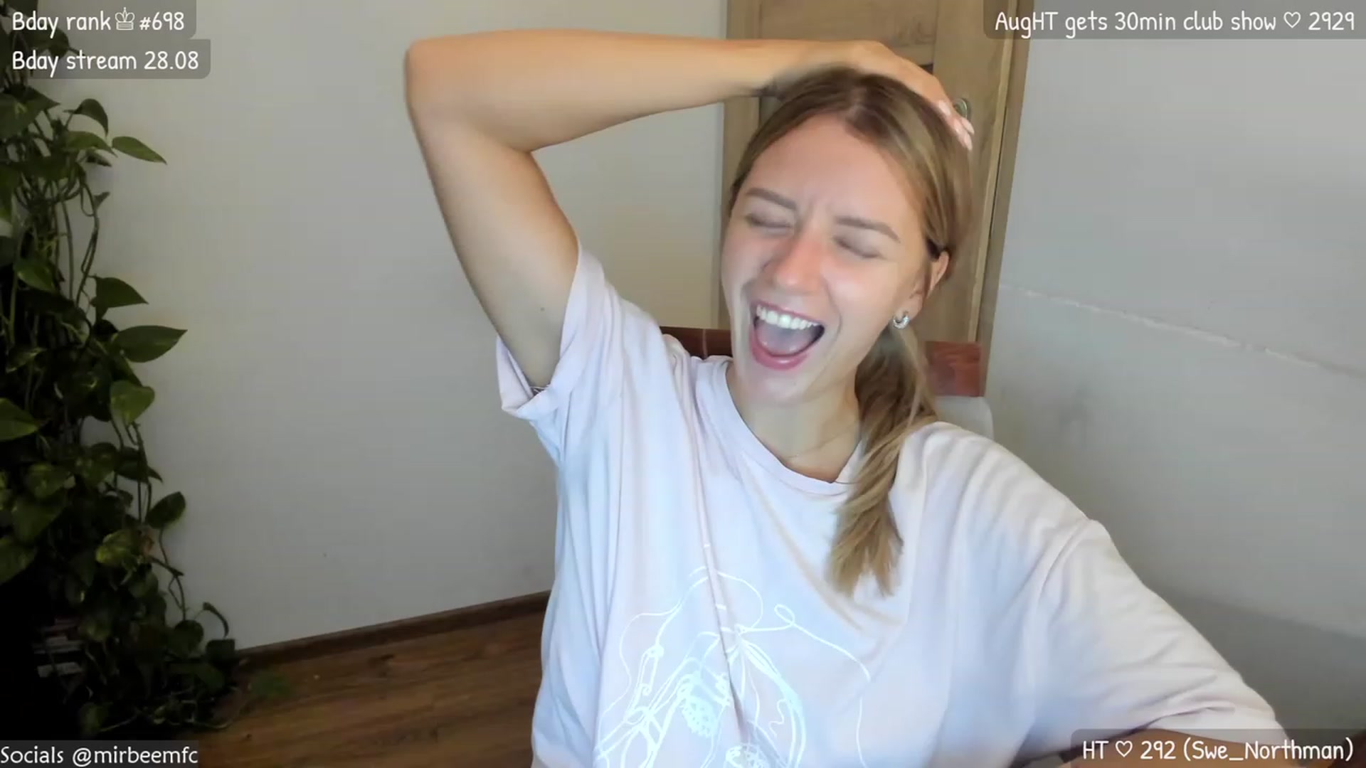 Gallery image thumbnail from MirBee's myfreecams stream on, 08/17/2023, 21:31 image 18 of 20