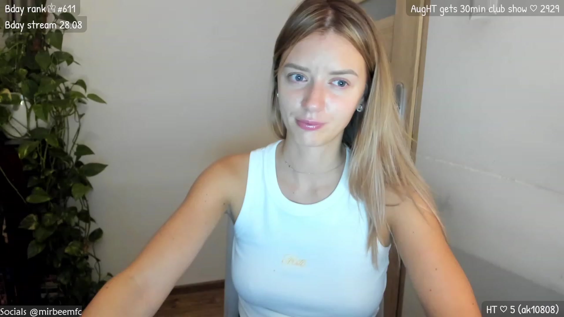 Gallery image thumbnail from MirBee's myfreecams stream on, 08/18/2023, 22:33 image 1 of 20