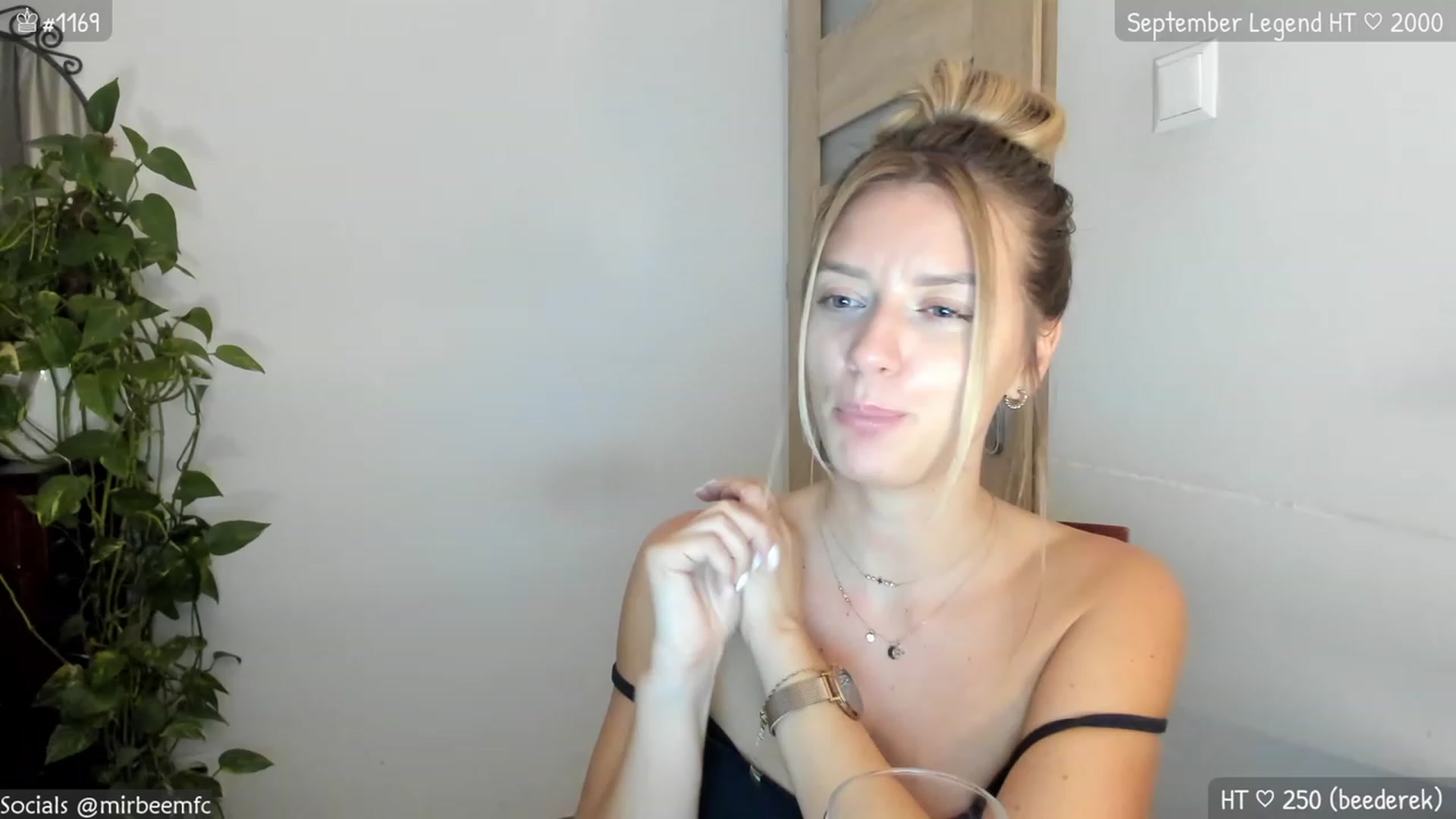 Gallery image thumbnail from MirBee's myfreecams stream on, 09/14/2023, 22:08 image 1 of 20
