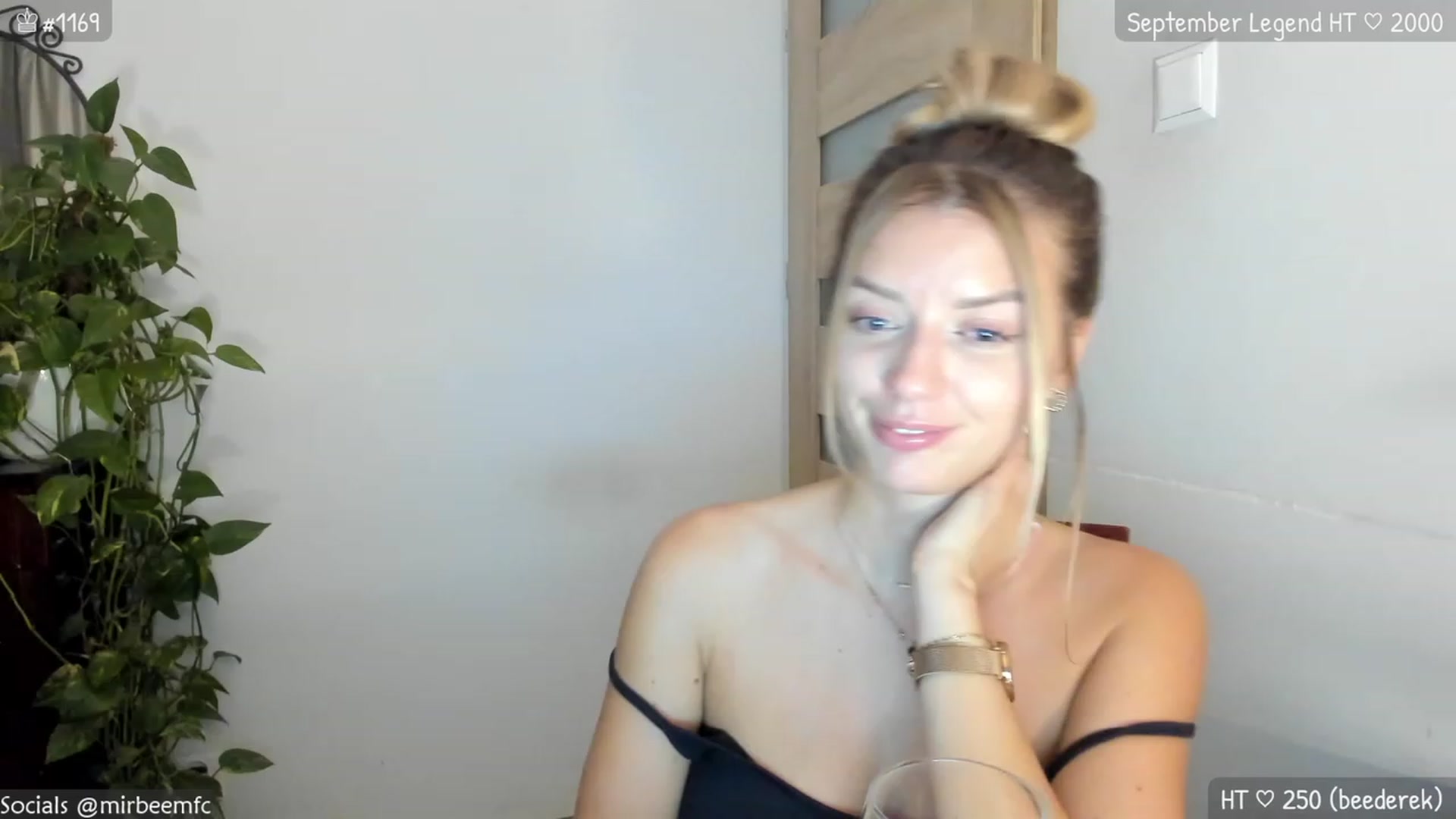 Gallery image thumbnail from MirBee's myfreecams stream on, 09/14/2023, 22:08 image 2 of 20