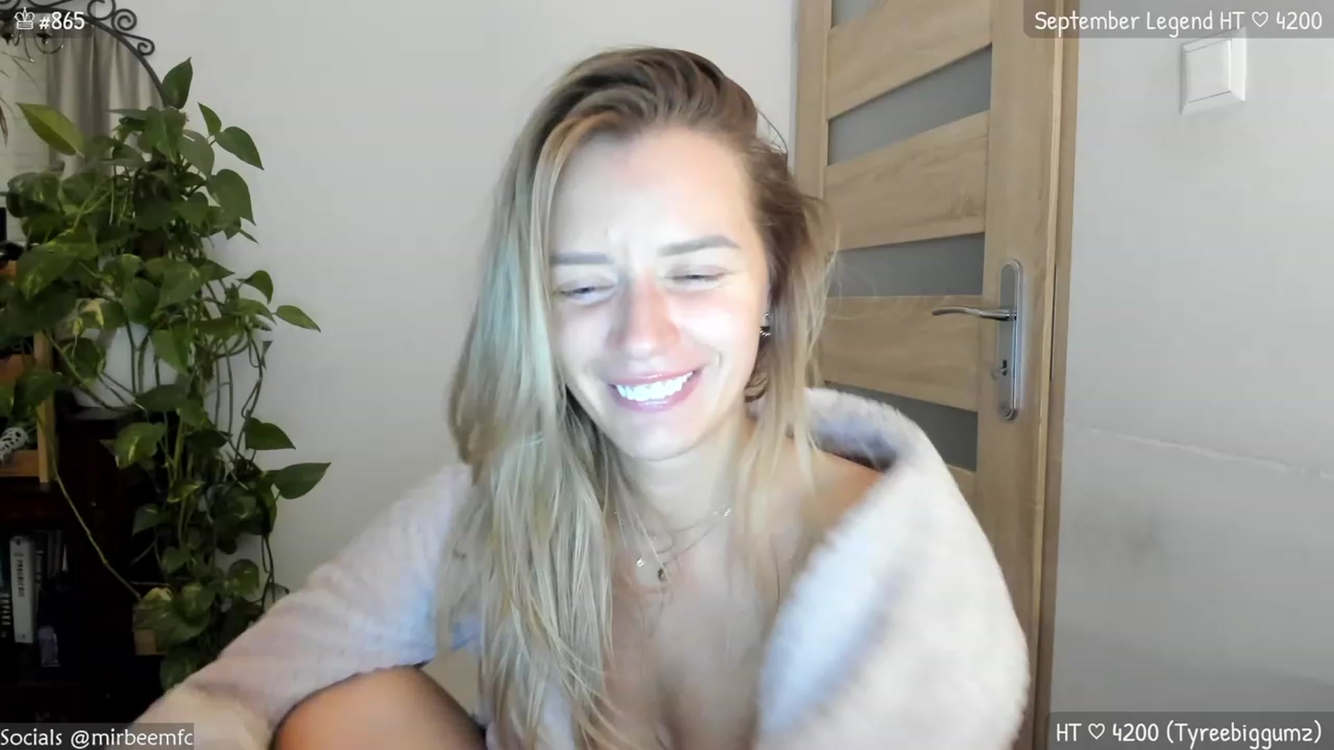 Gallery image thumbnail from MirBee's myfreecams stream on, 09/20/2023, 01:20 image 20 of 20