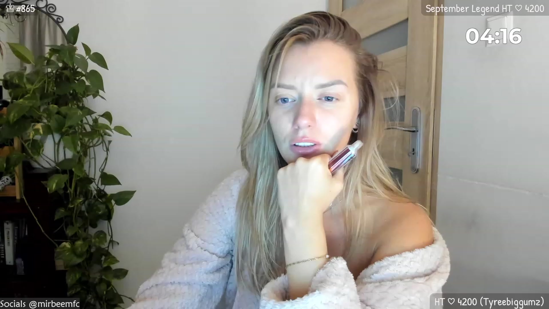 Gallery image thumbnail from MirBee's myfreecams stream on, 09/20/2023, 01:20 image 18 of 20