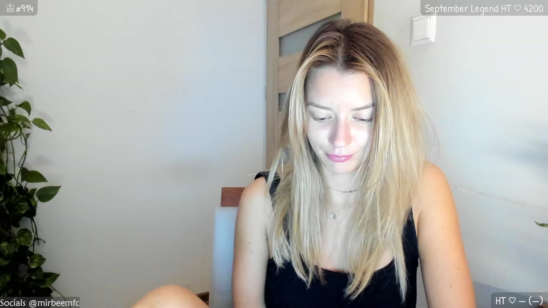 Gallery image thumbnail from MirBee's myfreecams stream on, 09/25/2023, 22:06 image 2 of 20