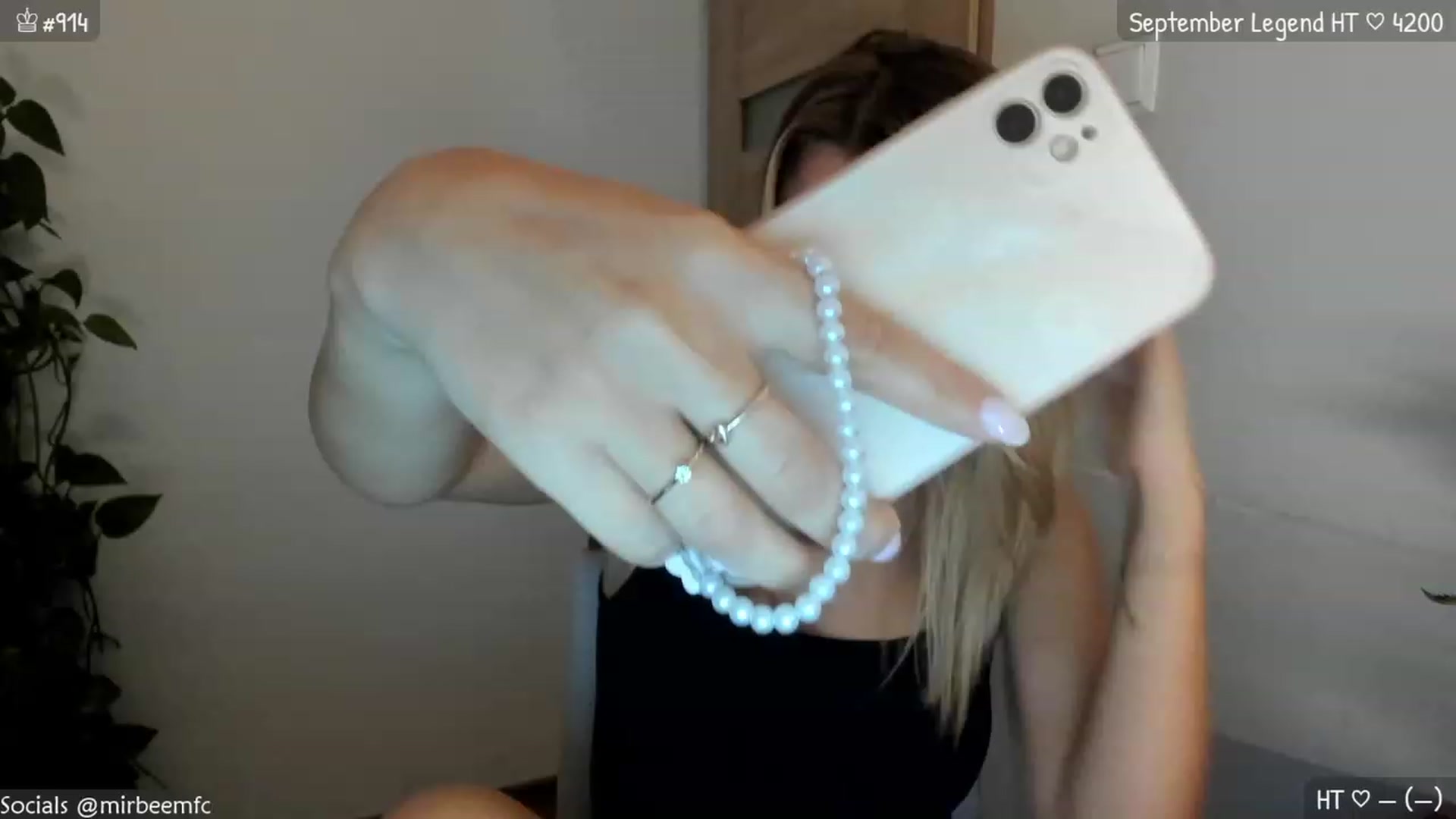 Gallery image thumbnail from MirBee's myfreecams stream on, 09/25/2023, 22:06 image 1 of 20