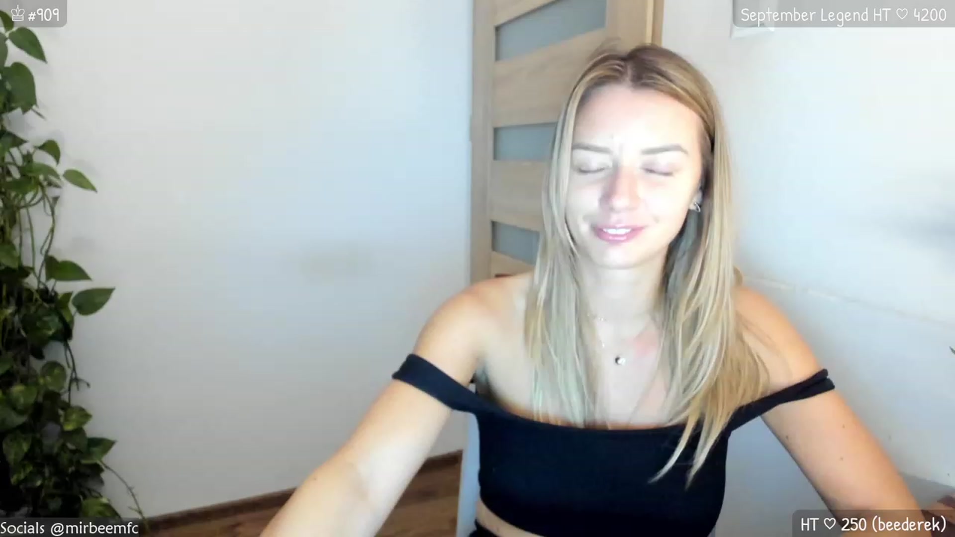 Gallery image thumbnail from MirBee's myfreecams stream on, 09/25/2023, 23:31 image 3 of 20
