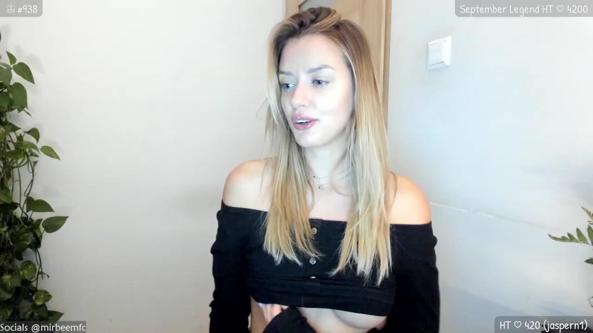 Gallery image thumbnail from MirBee's myfreecams stream on, 09/27/2023, 22:19 image 10 of 20