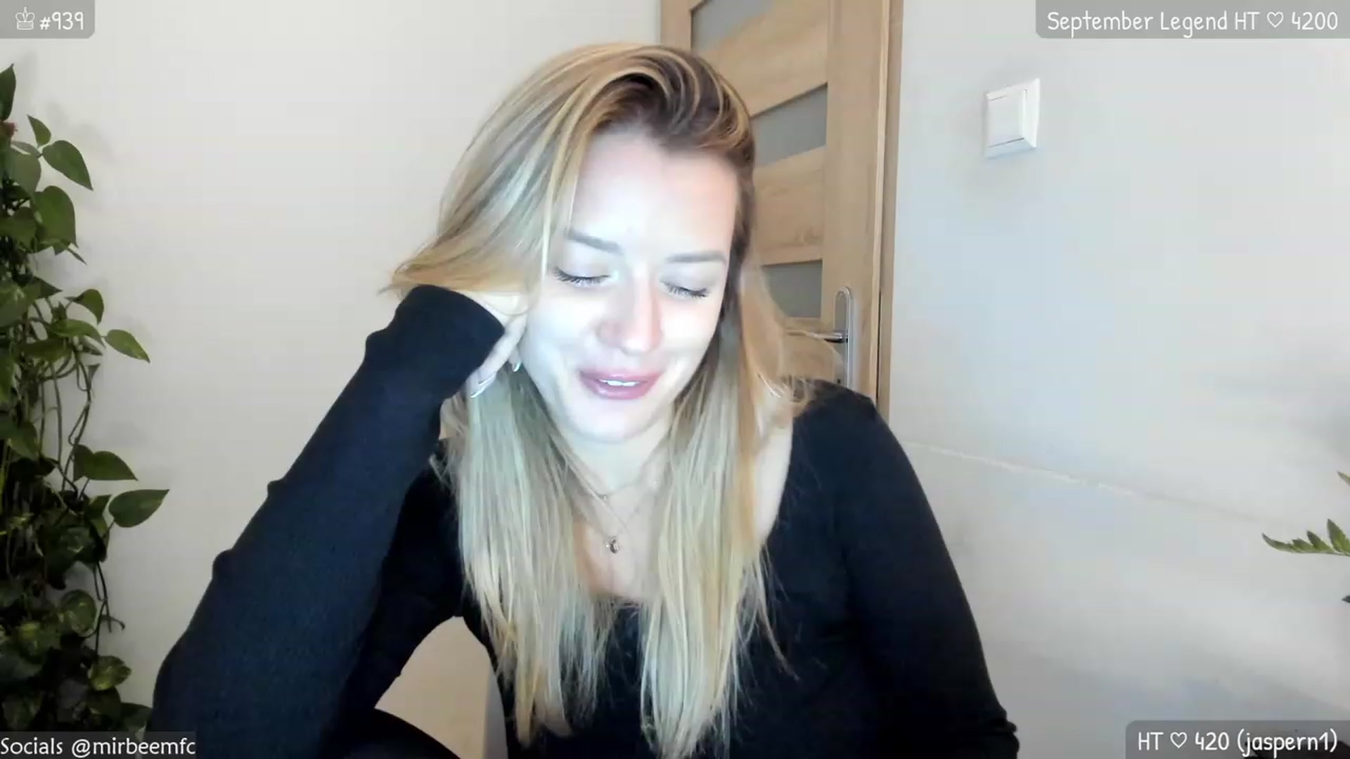 Gallery image thumbnail from MirBee's myfreecams stream on, 09/27/2023, 22:19 image 2 of 20