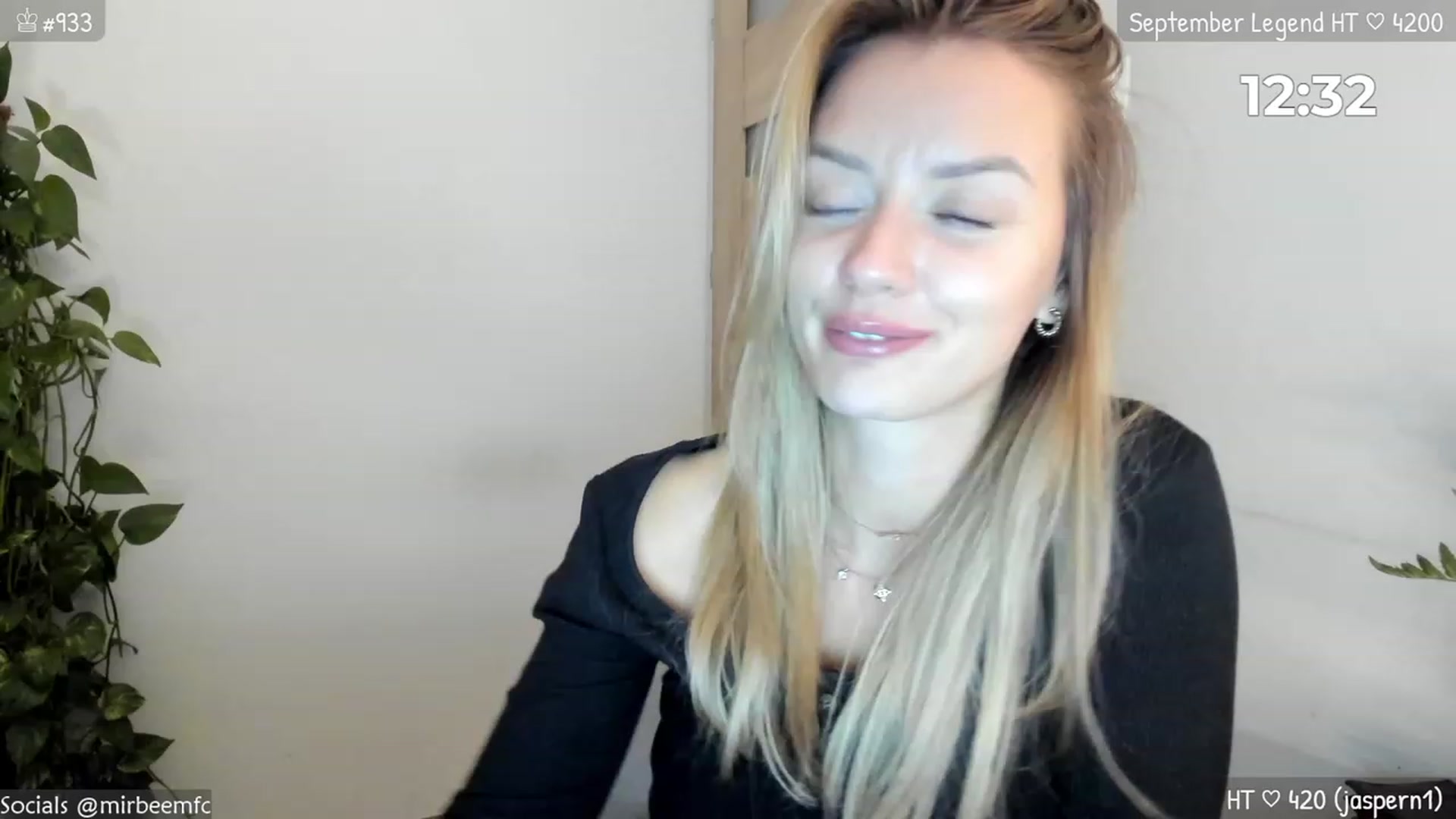 Gallery image thumbnail from MirBee's myfreecams stream on, 09/27/2023, 22:19 image 18 of 20