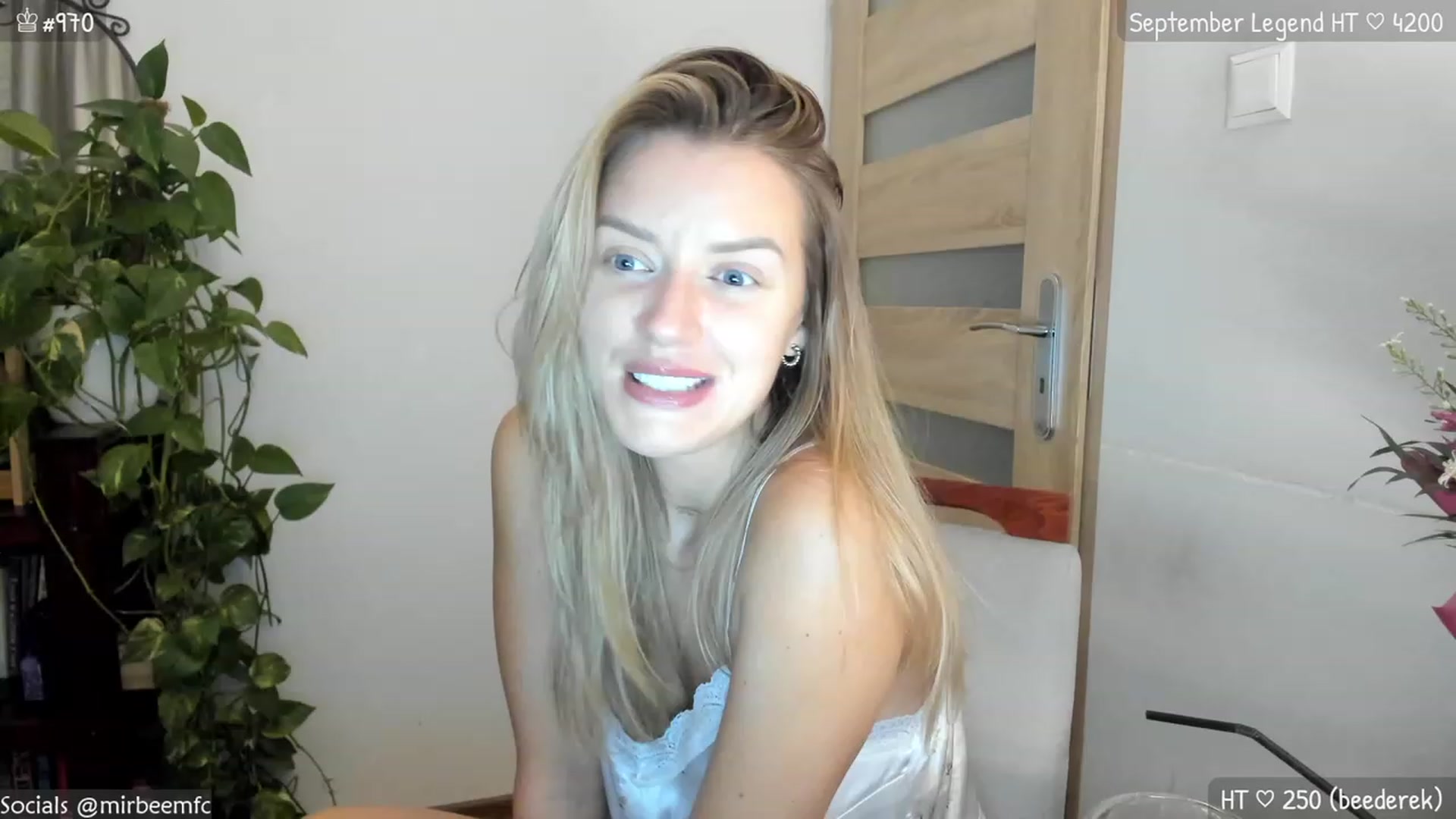 Gallery image thumbnail from MirBee's myfreecams stream on, 09/28/2023, 22:29 image 4 of 20