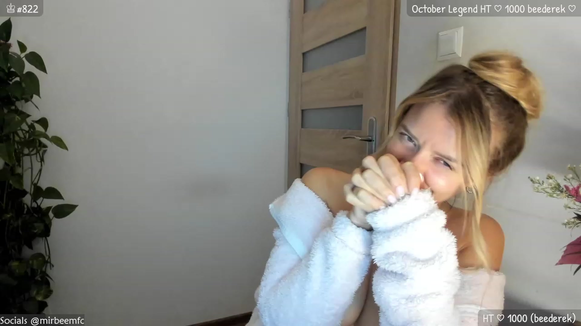 Gallery image thumbnail from MirBee's myfreecams stream on, 10/03/2023, 01:10 image 1 of 20