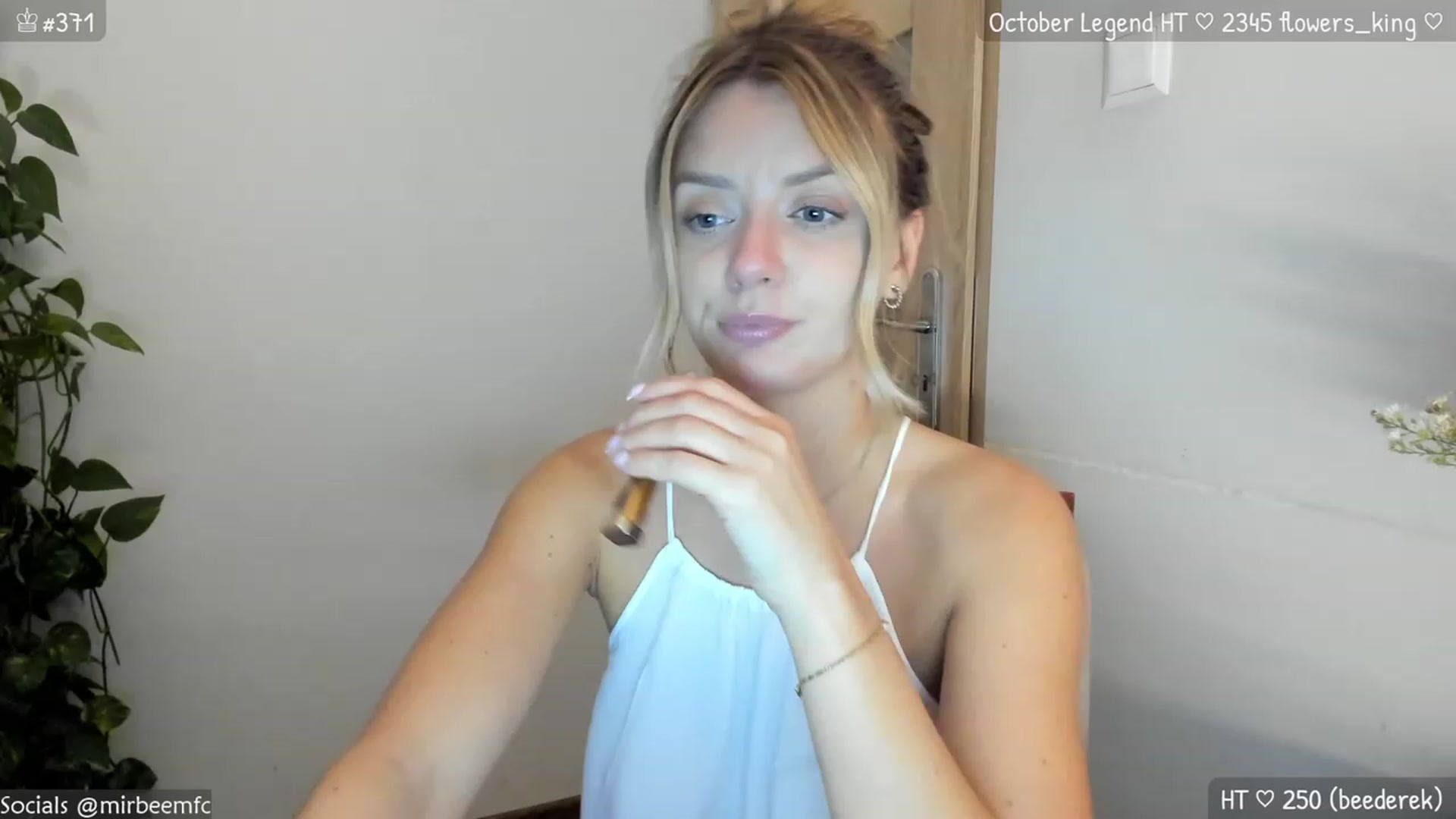 Gallery image thumbnail from MirBee's myfreecams stream on, 10/03/2023, 21:32 image 17 of 20