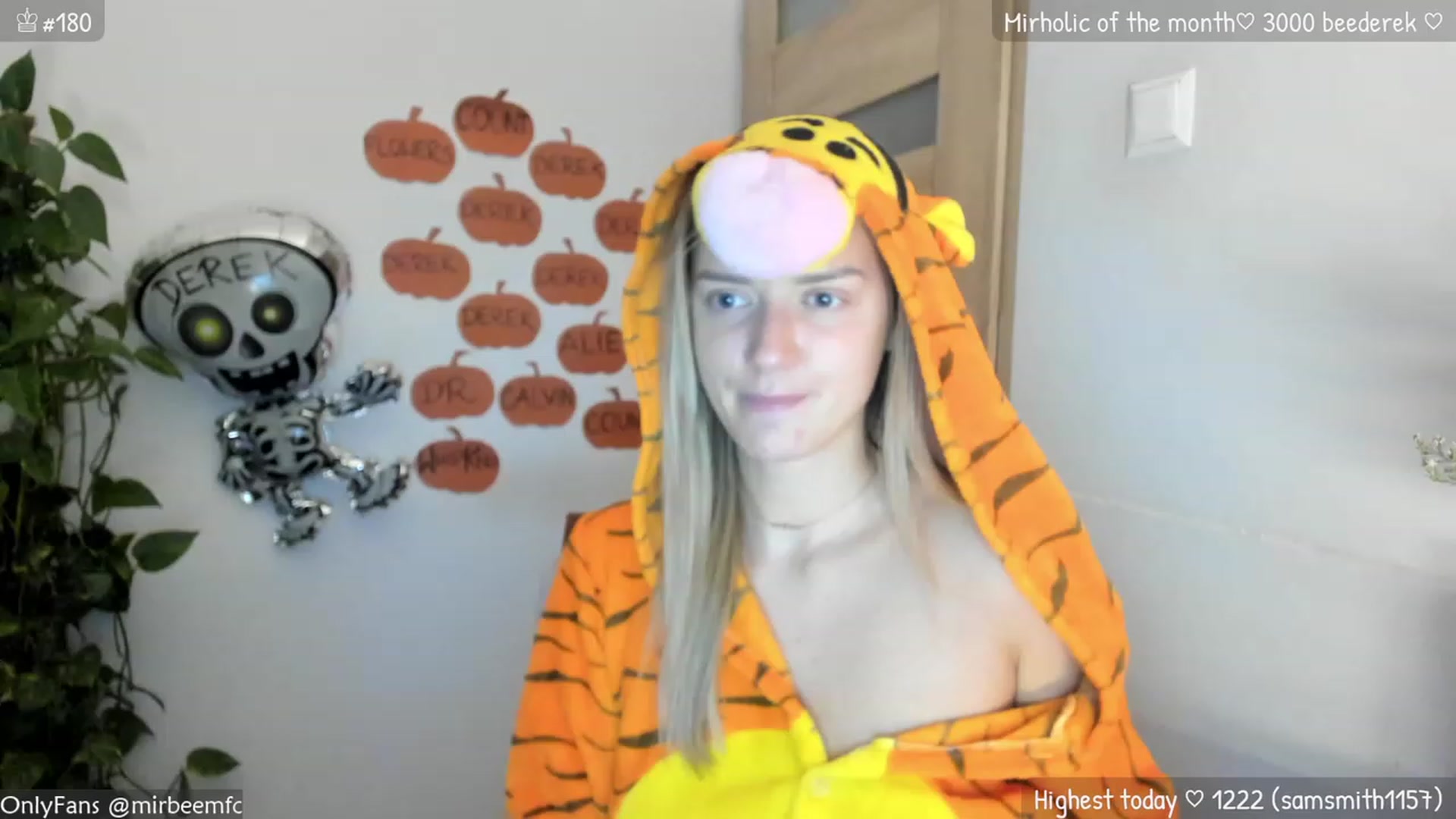 Gallery image thumbnail from MirBee's myfreecams stream on, 10/10/2023, 24:18 image 6 of 20