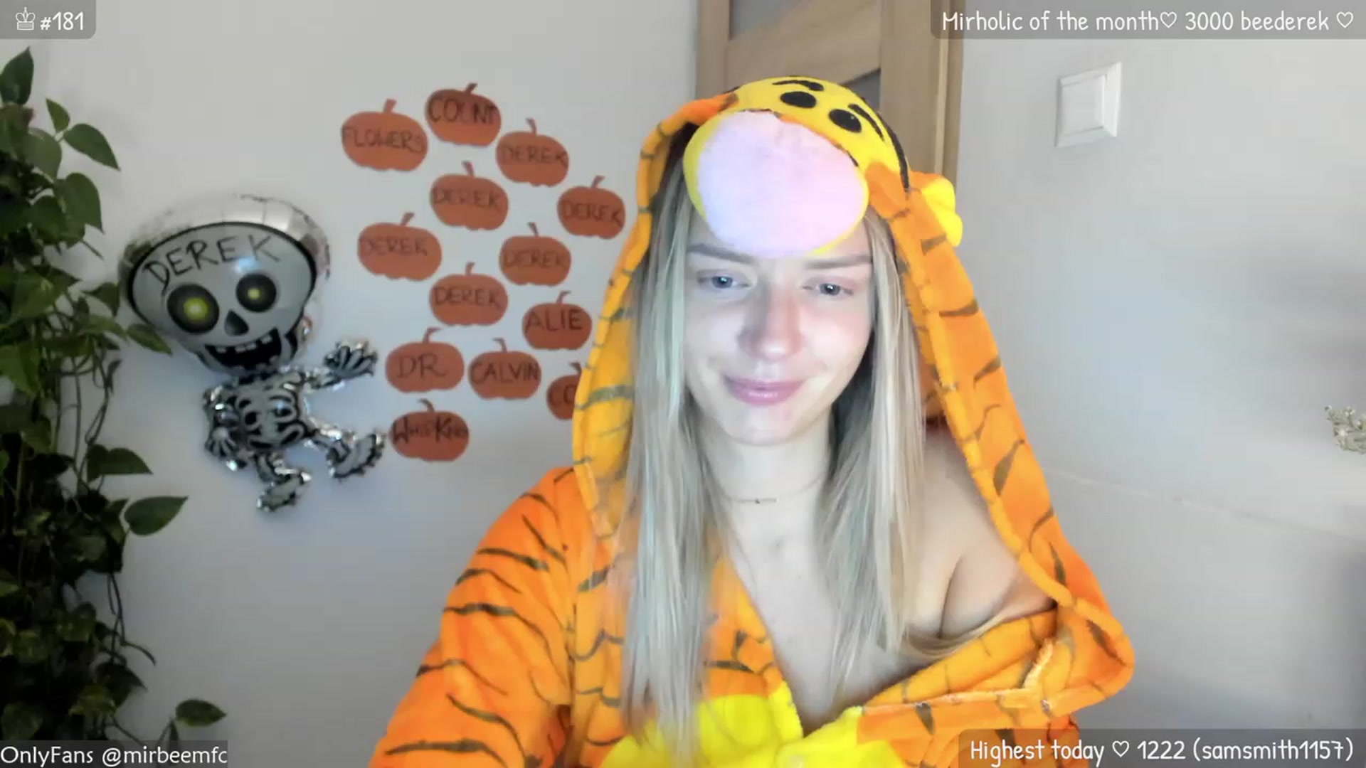 Gallery image thumbnail from MirBee's myfreecams stream on, 10/10/2023, 24:18 image 4 of 20