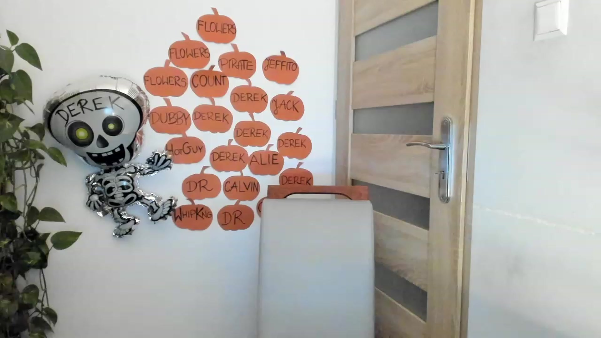 Gallery image thumbnail from MirBee's myfreecams stream on, 10/14/2023, 24:07 image 1 of 20