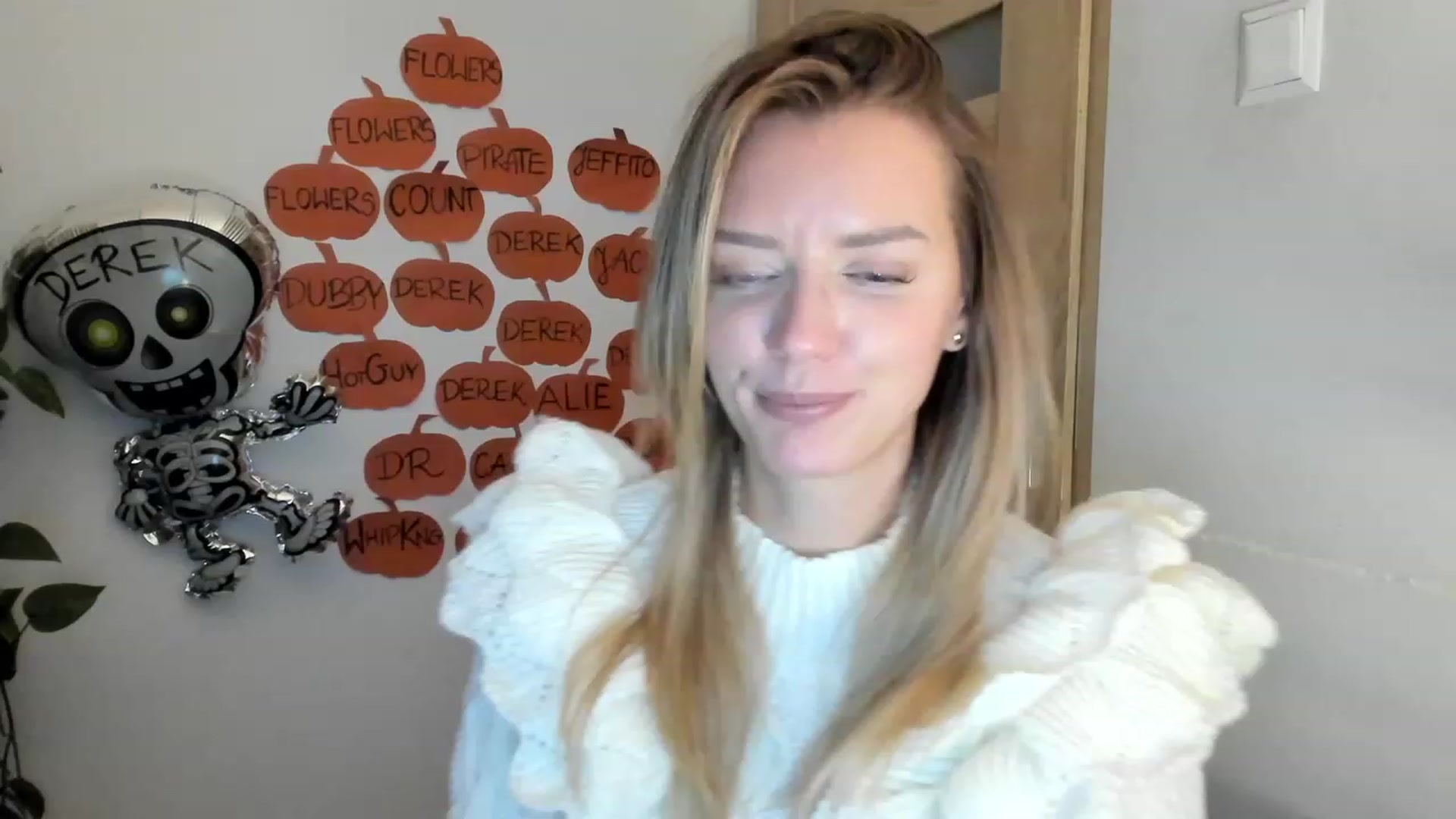 Gallery image thumbnail from MirBee's myfreecams stream on, 10/14/2023, 24:07 image 2 of 20