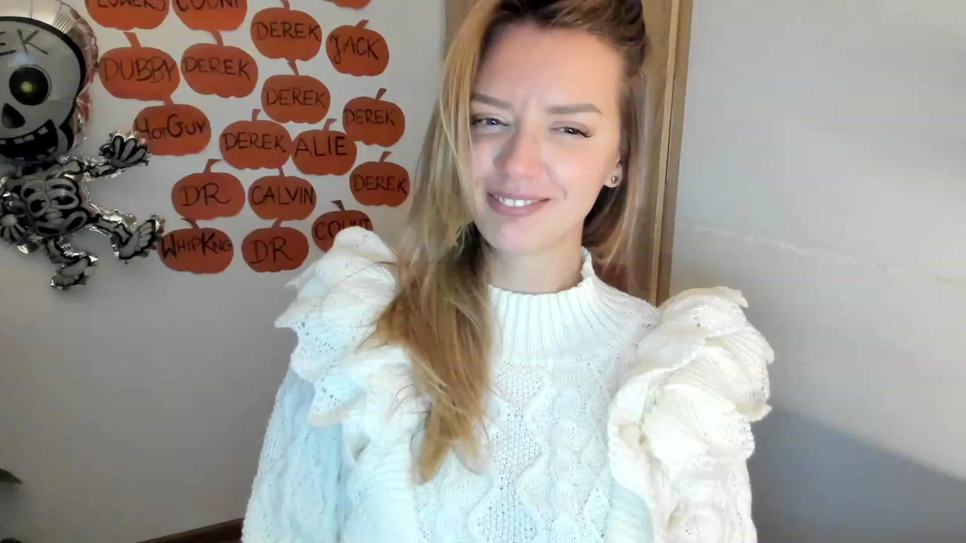 Gallery image thumbnail from MirBee's myfreecams stream on, 10/14/2023, 24:07 image 5 of 20