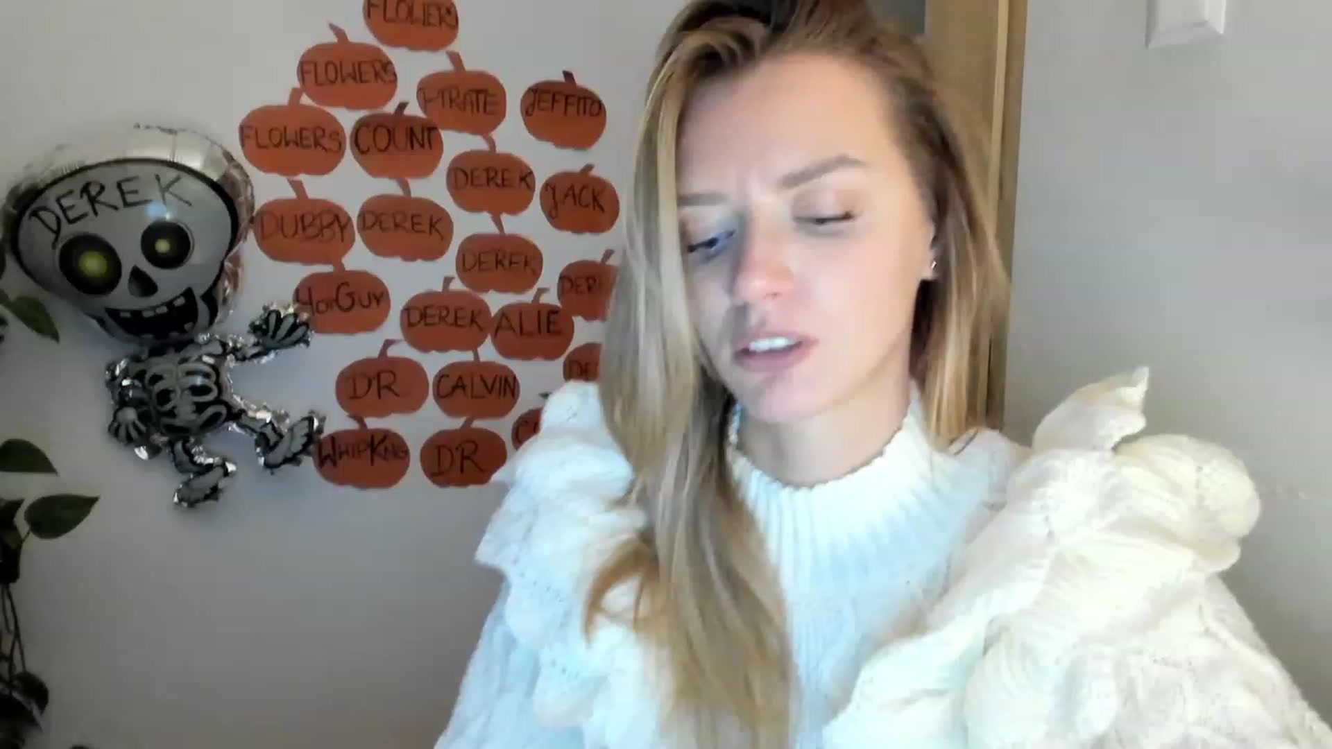 Gallery image thumbnail from MirBee's myfreecams stream on, 10/14/2023, 24:07 image 3 of 20