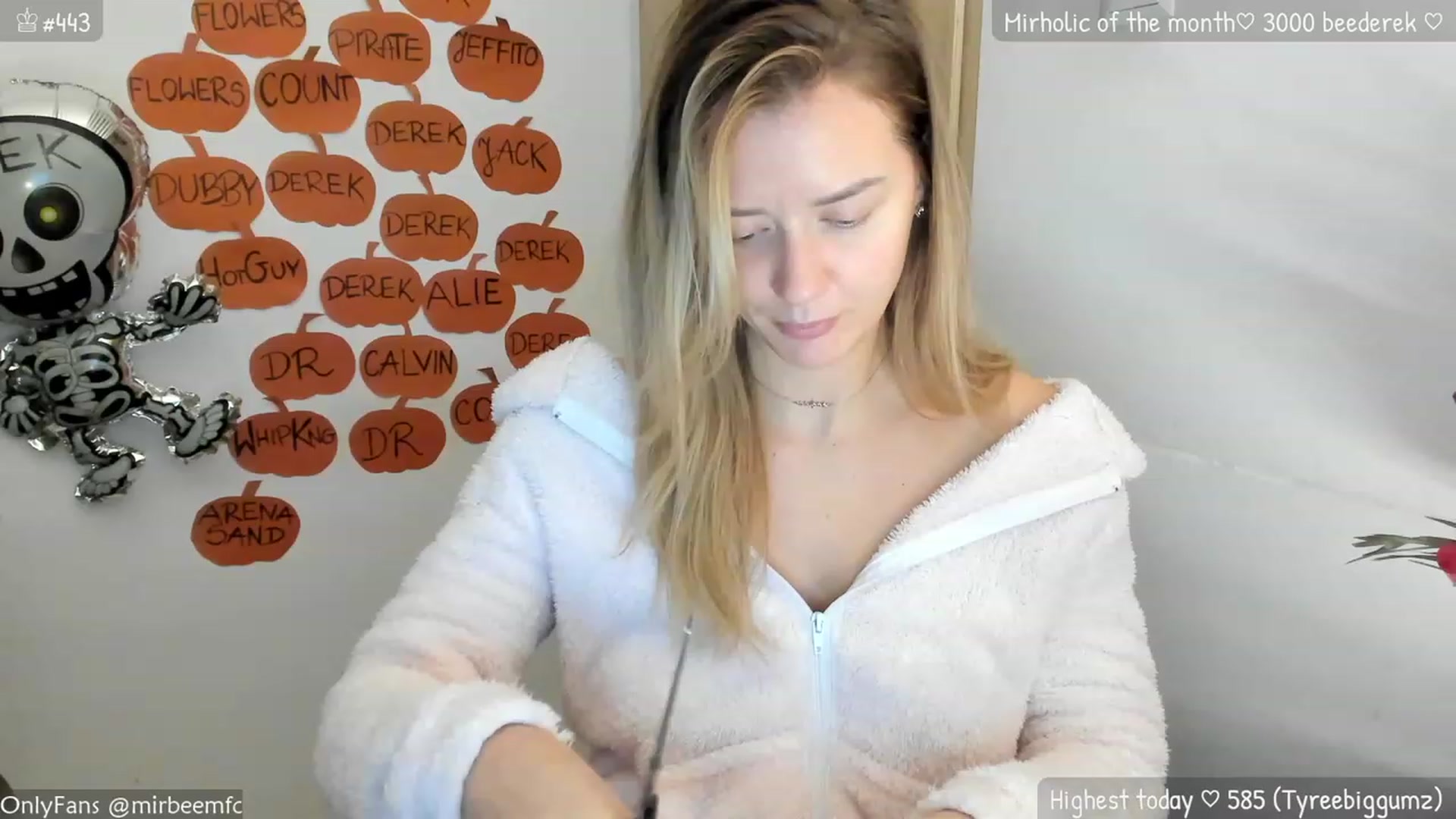 Gallery image thumbnail from MirBee's myfreecams stream on, 10/21/2023, 24:04 image 14 of 20