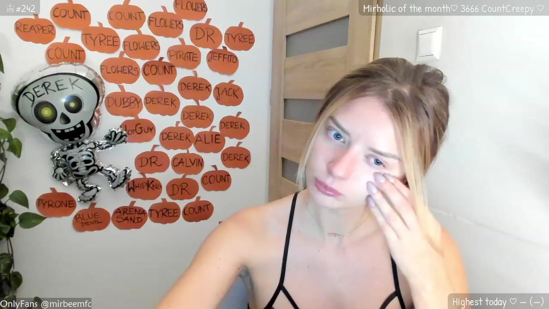 Gallery image thumbnail from MirBee's myfreecams stream on, 10/22/2023, 21:20 image 2 of 20