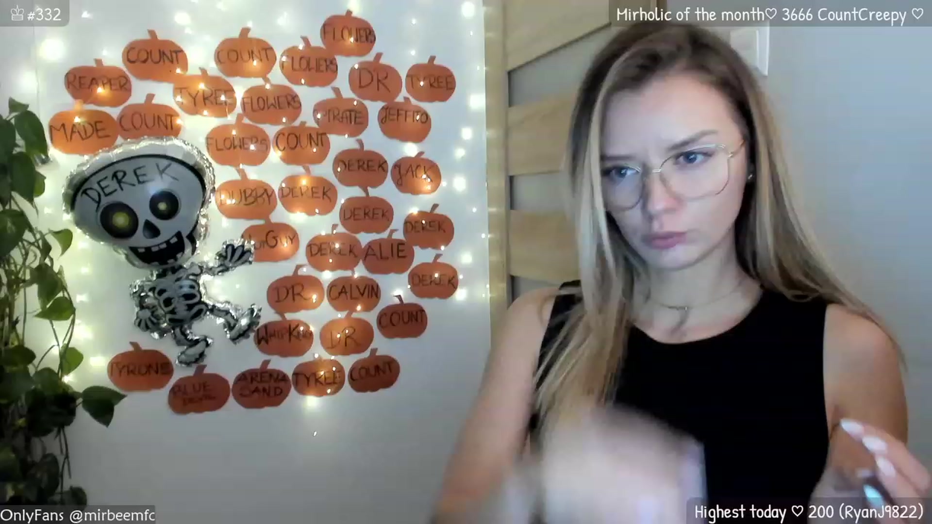 Gallery image thumbnail from MirBee's myfreecams stream on, 10/27/2023, 16:32 image 1 of 20