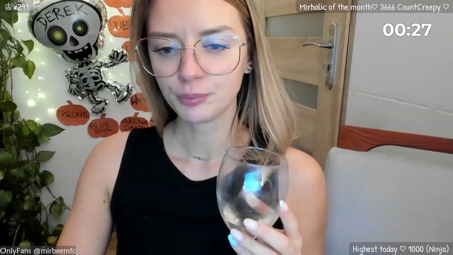 Gallery image thumbnail from MirBee's myfreecams stream on, 10/28/2023, 24:46 image 13 of 20