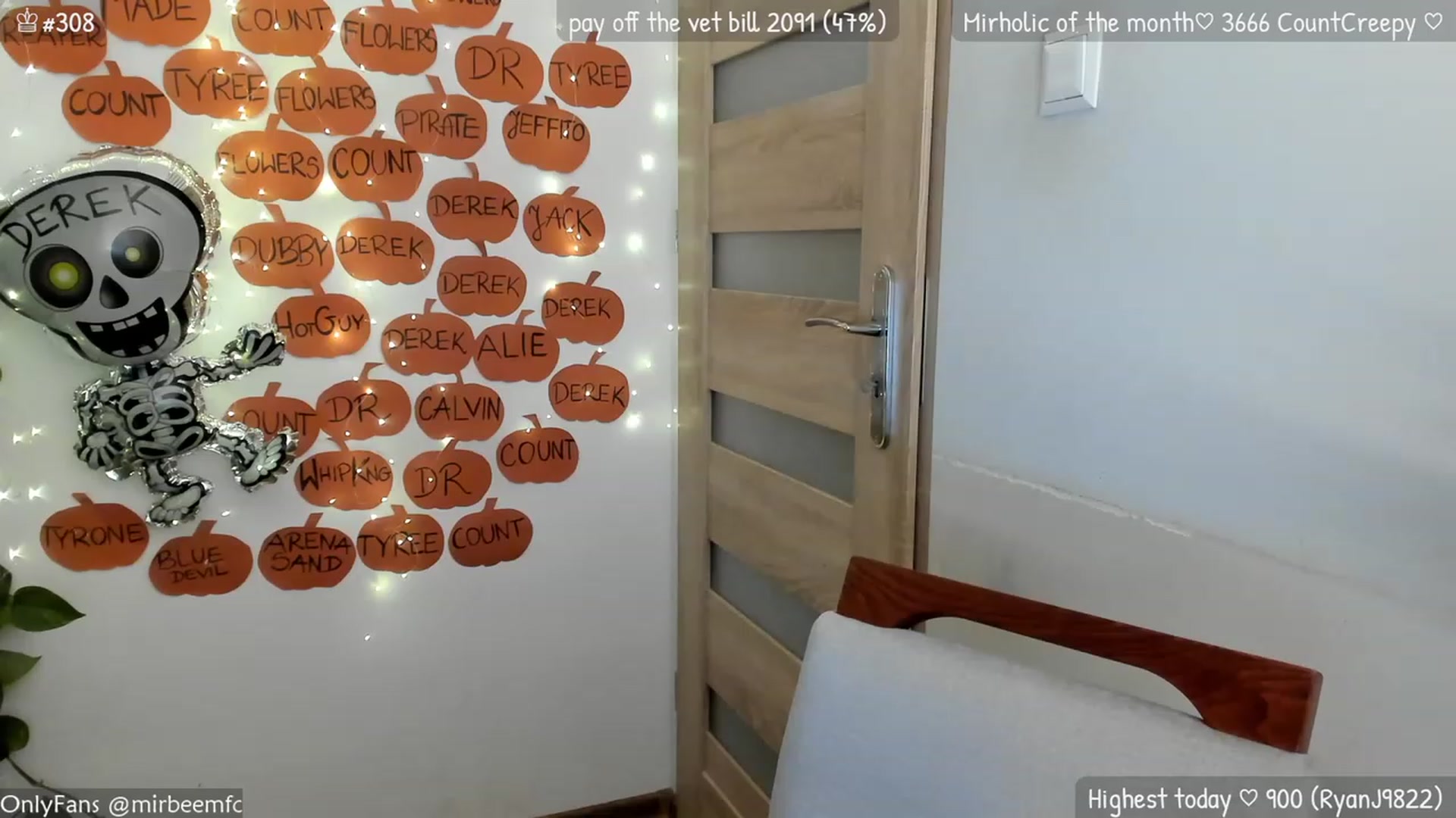 Gallery image thumbnail from MirBee's myfreecams stream on, 10/29/2023, 24:07 image 12 of 20