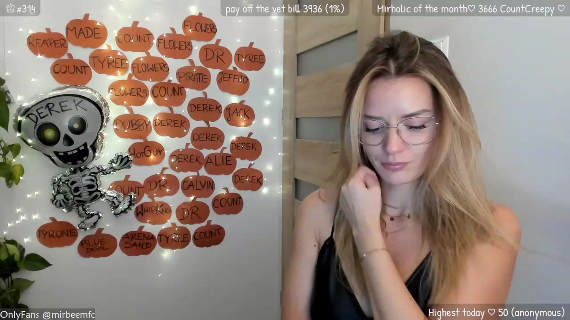 Gallery image thumbnail from MirBee's myfreecams stream on, 10/29/2023, 24:07 image 3 of 20