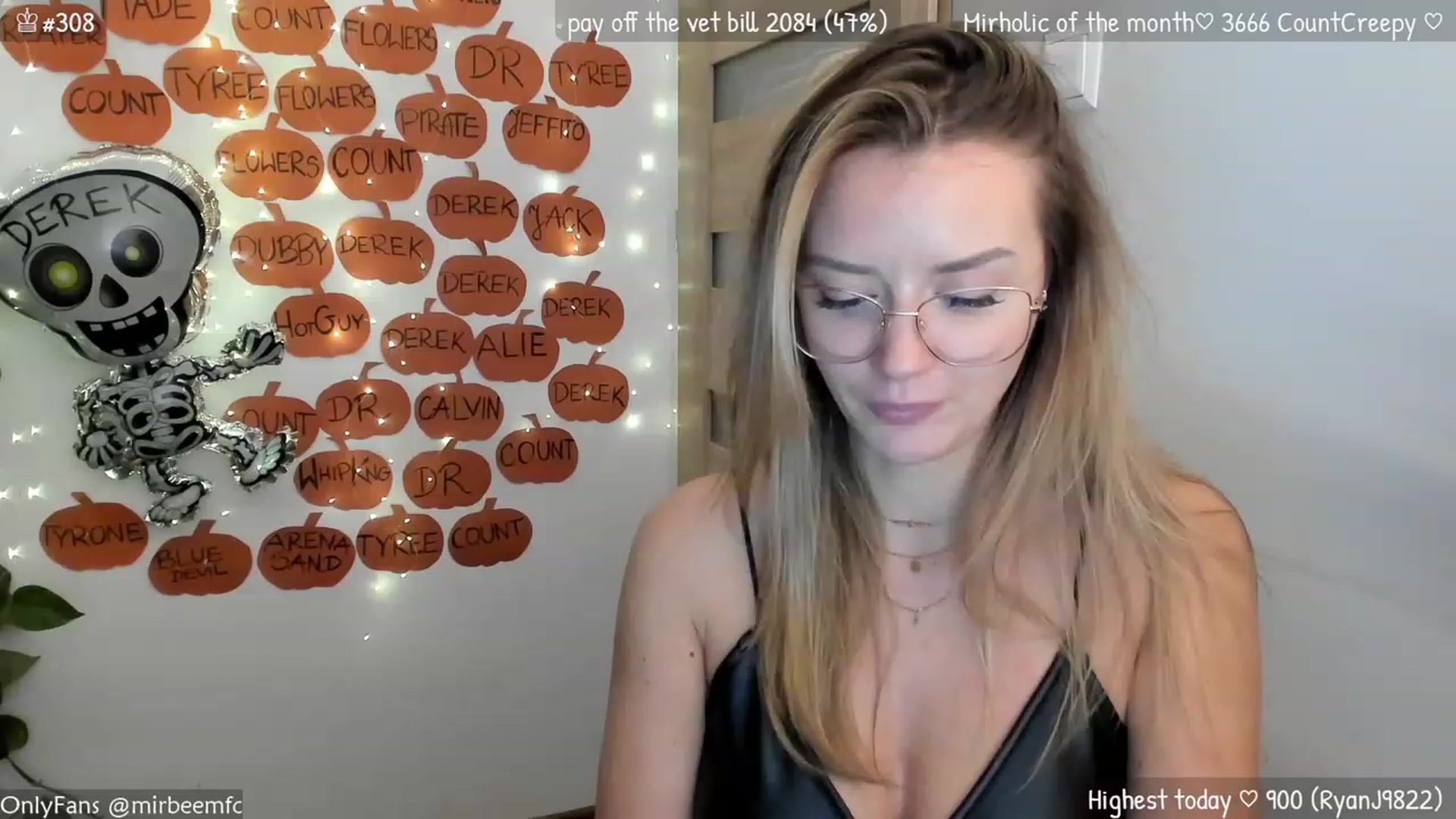 Gallery image thumbnail from MirBee's myfreecams stream on, 10/29/2023, 24:07 image 14 of 20