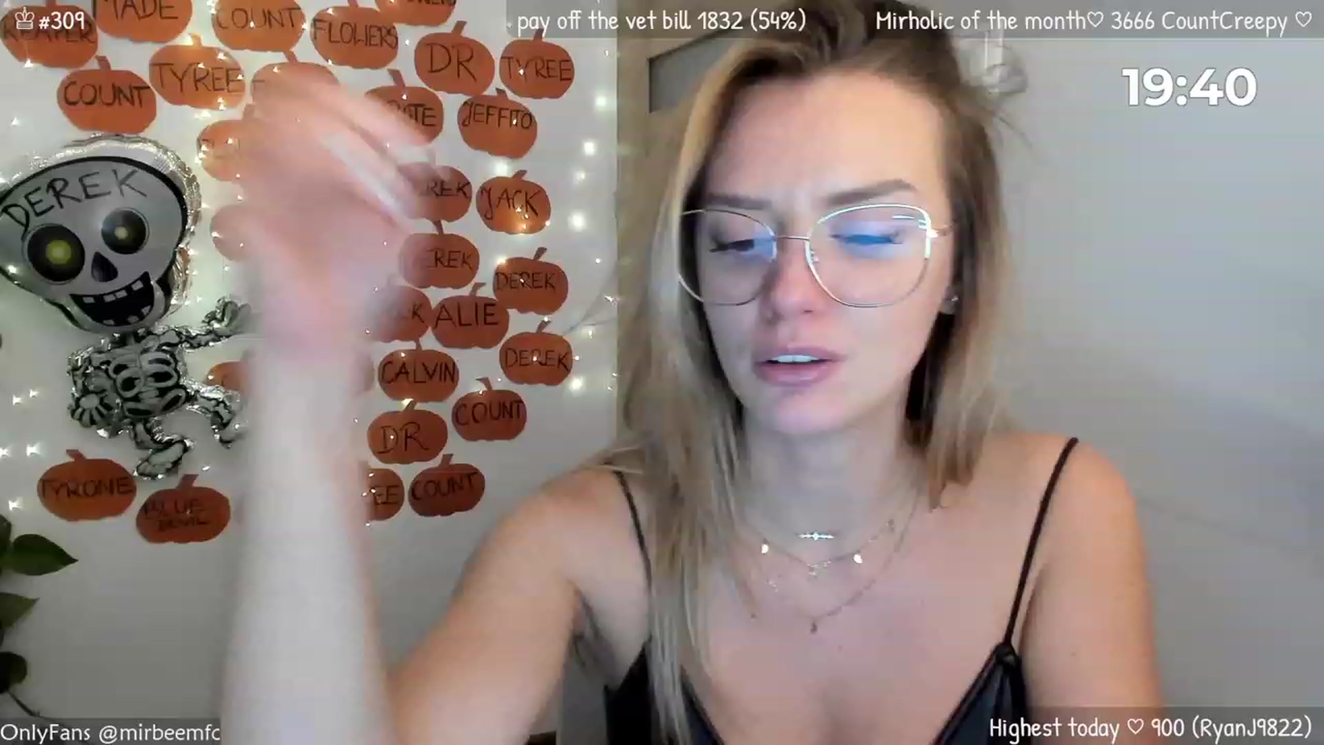Gallery image thumbnail from MirBee's myfreecams stream on, 10/29/2023, 24:07 image 19 of 20