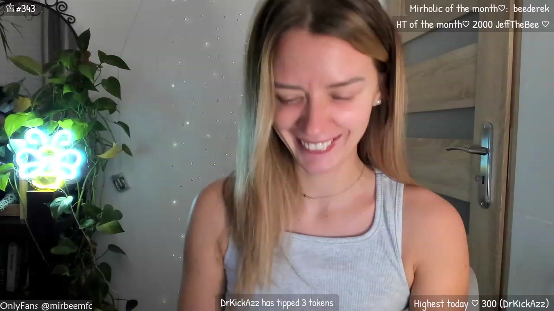 Gallery image thumbnail from MirBee's myfreecams stream on, 11/12/2023, 23:58 image 18 of 20