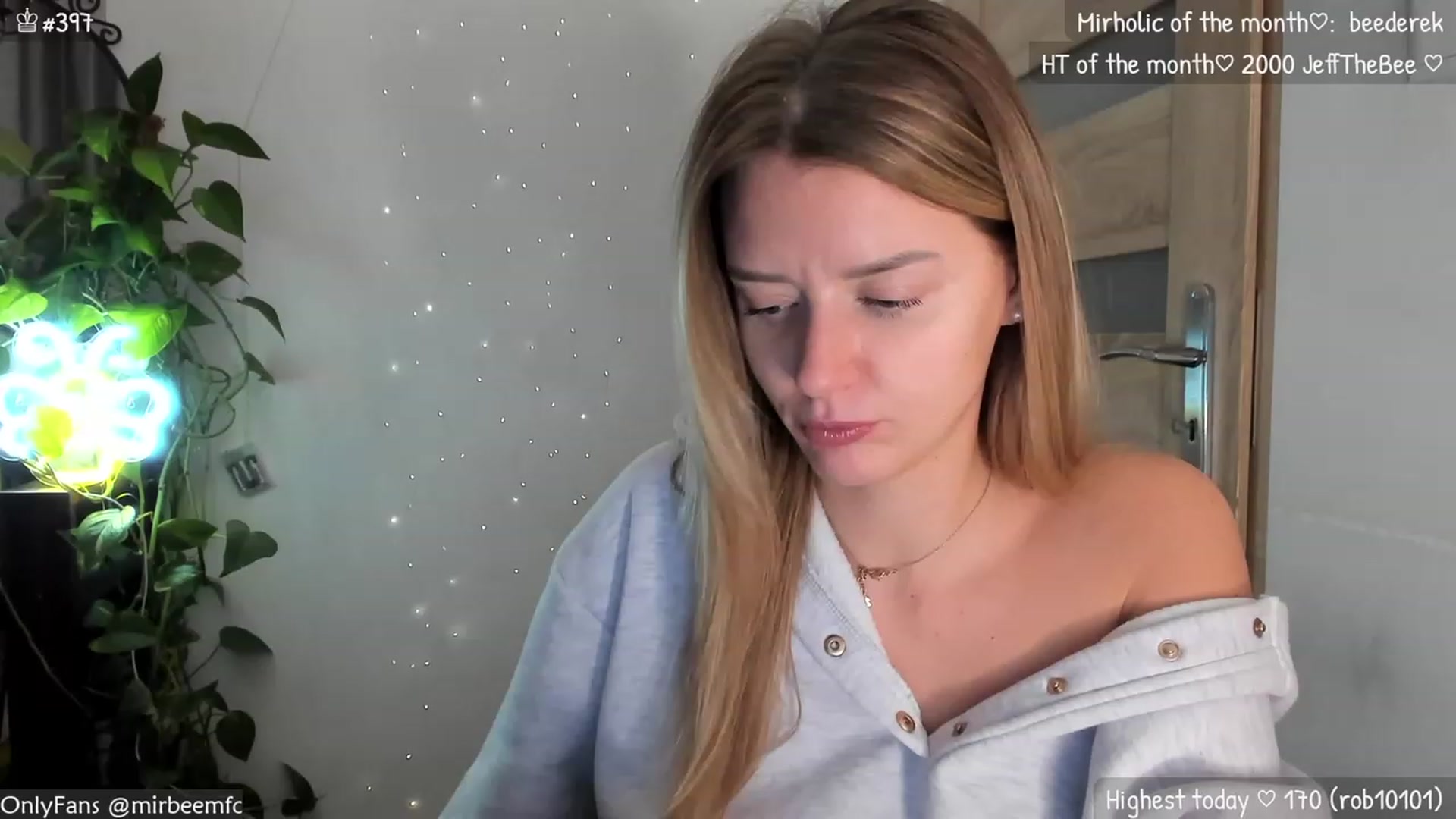 Gallery image thumbnail from MirBee's myfreecams stream on, 11/16/2023, 24:17 image 4 of 20