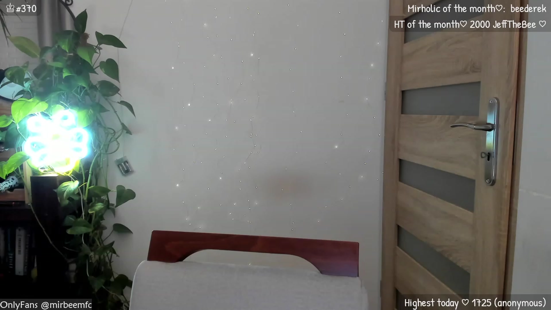 Gallery image thumbnail from MirBee's myfreecams stream on, 11/18/2023, 03:48 image 11 of 20