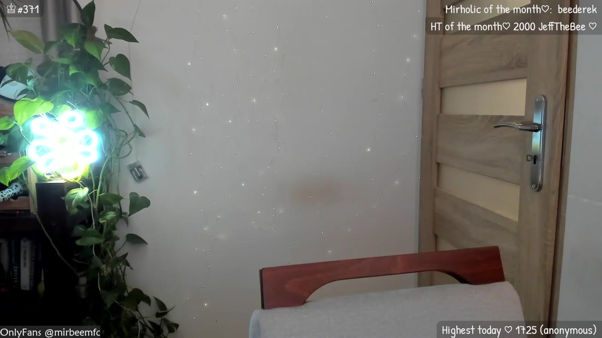 Gallery image thumbnail from MirBee's myfreecams stream on, 11/18/2023, 03:48 image 9 of 20