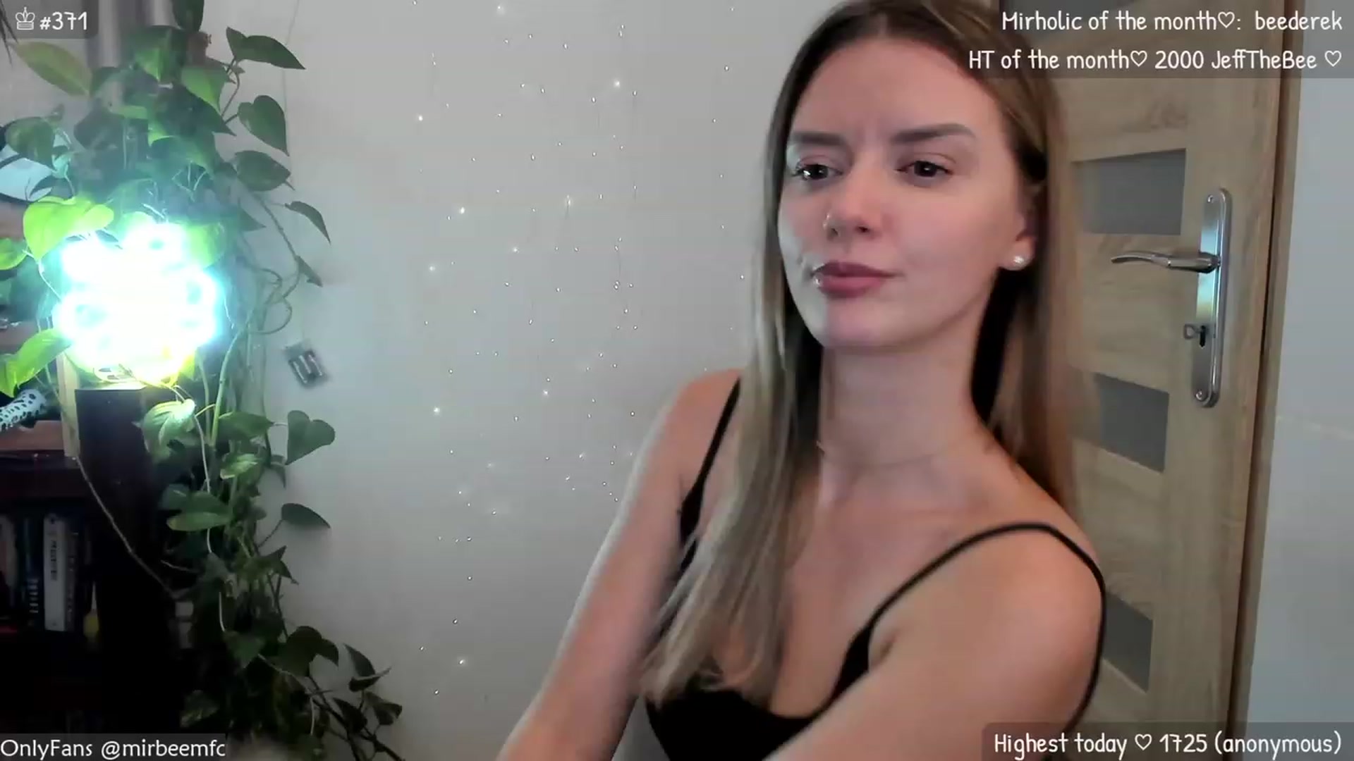 Gallery image thumbnail from MirBee's myfreecams stream on, 11/18/2023, 03:48 image 10 of 20