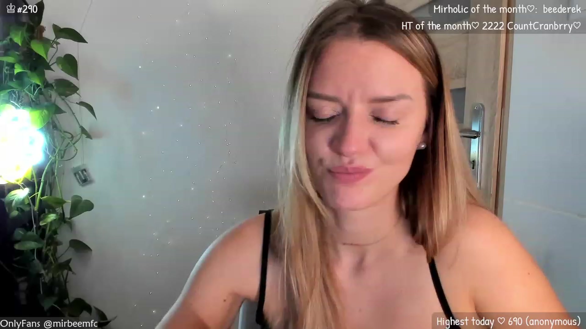 Gallery image thumbnail from MirBee's myfreecams stream on, 11/18/2023, 23:18 image 16 of 20