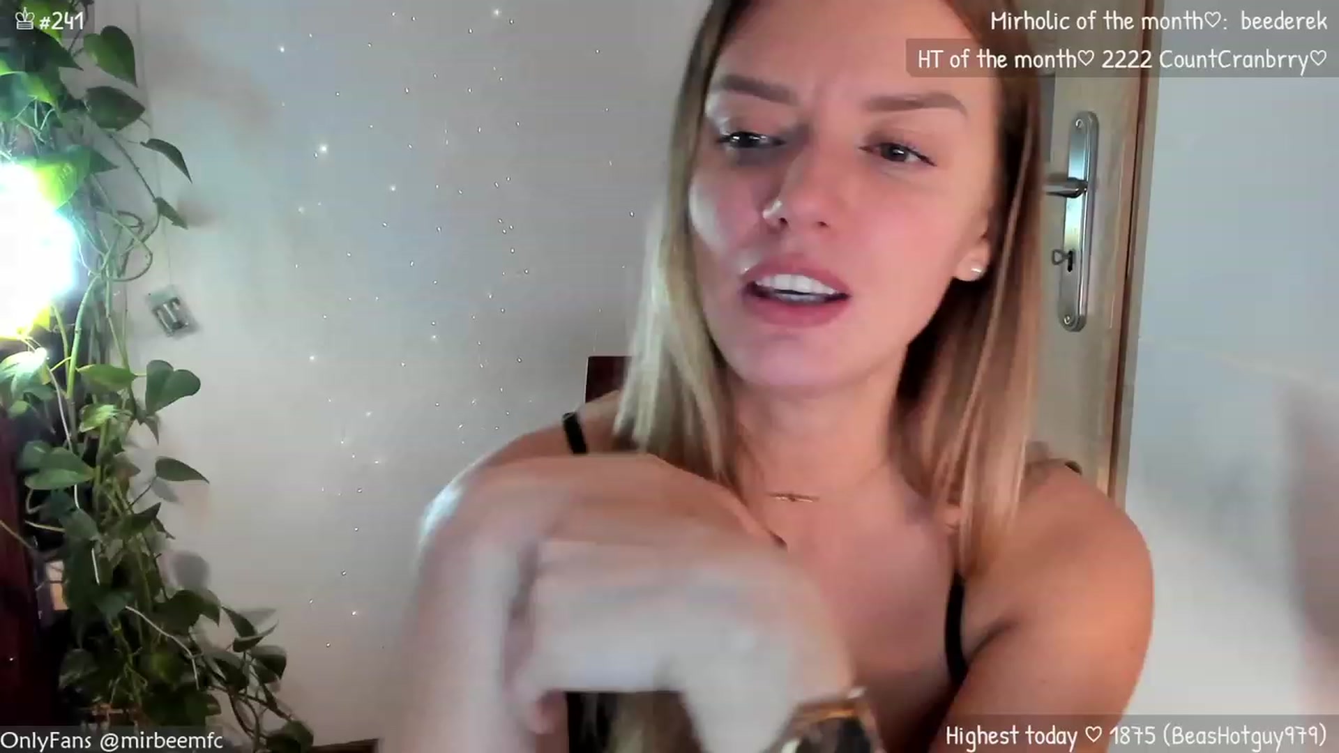 Gallery image thumbnail from MirBee's myfreecams stream on, 11/19/2023, 04:23 image 6 of 20