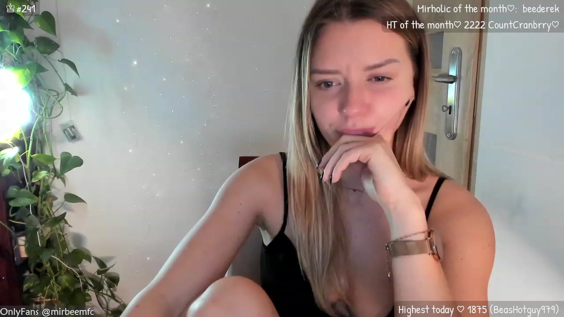 Gallery image thumbnail from MirBee's myfreecams stream on, 11/19/2023, 04:23 image 7 of 20