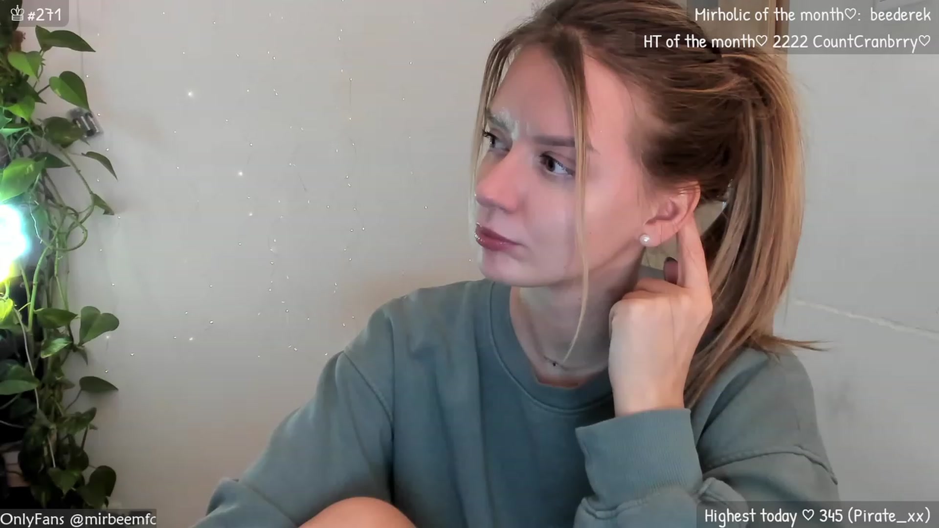 Gallery image thumbnail from MirBee's myfreecams stream on, 11/22/2023, 24:31 image 3 of 20