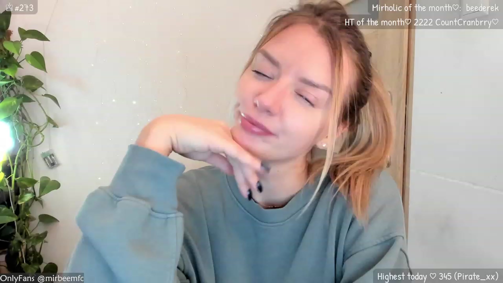 Gallery image thumbnail from MirBee's myfreecams stream on, 11/22/2023, 24:31 image 14 of 20