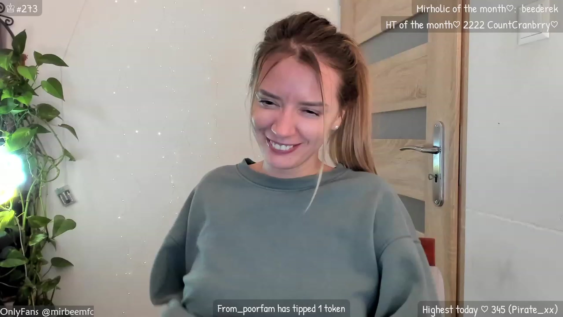 Gallery image thumbnail from MirBee's myfreecams stream on, 11/22/2023, 24:31 image 12 of 20