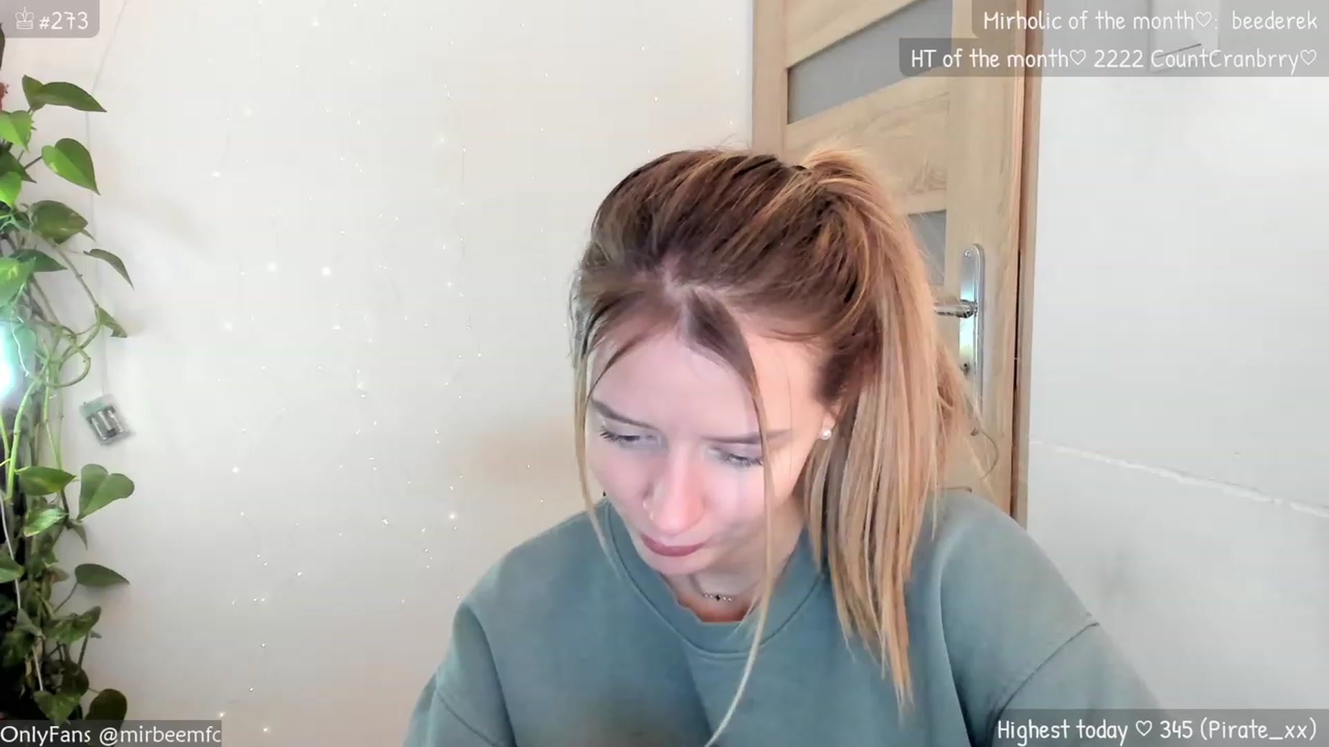 Gallery image thumbnail from MirBee's myfreecams stream on, 11/22/2023, 24:31 image 18 of 20