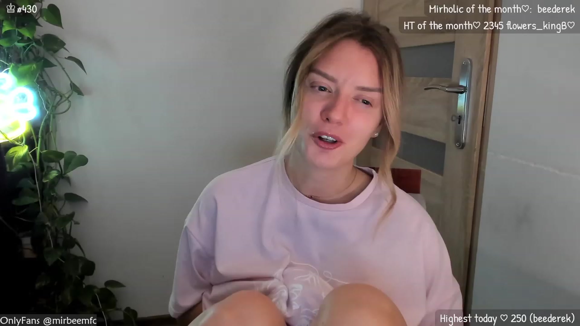 Gallery image thumbnail from MirBee's myfreecams stream on, 12/01/2023, 24:04 image 13 of 20