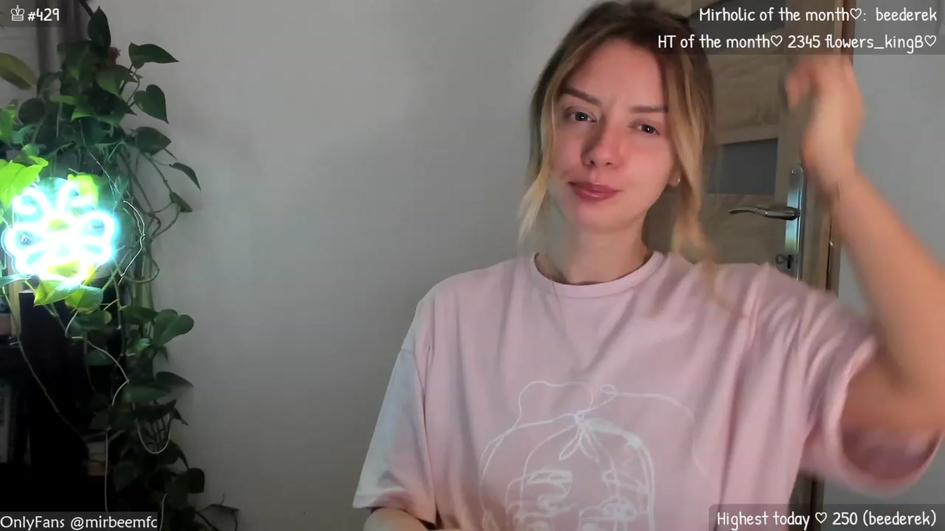 Gallery image thumbnail from MirBee's myfreecams stream on, 12/01/2023, 01:35 image 3 of 20