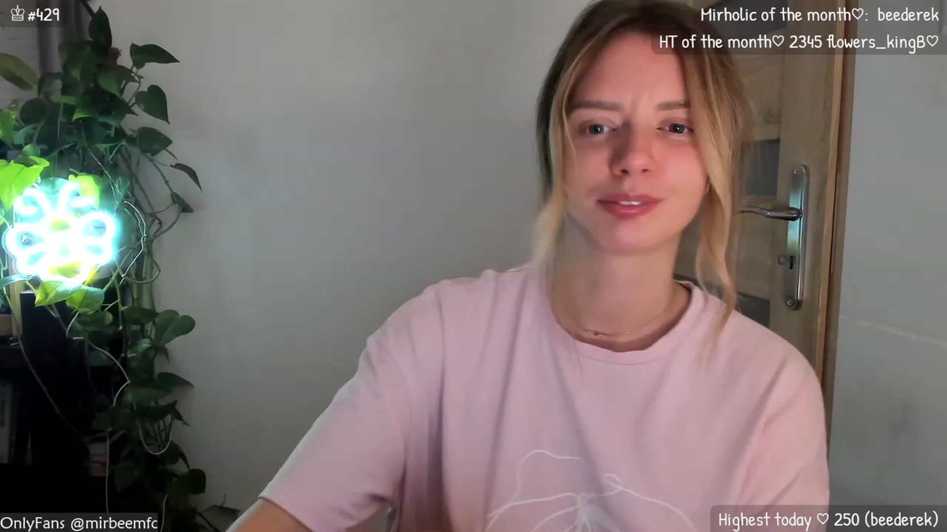 Gallery image thumbnail from MirBee's myfreecams stream on, 12/01/2023, 01:35 image 2 of 20