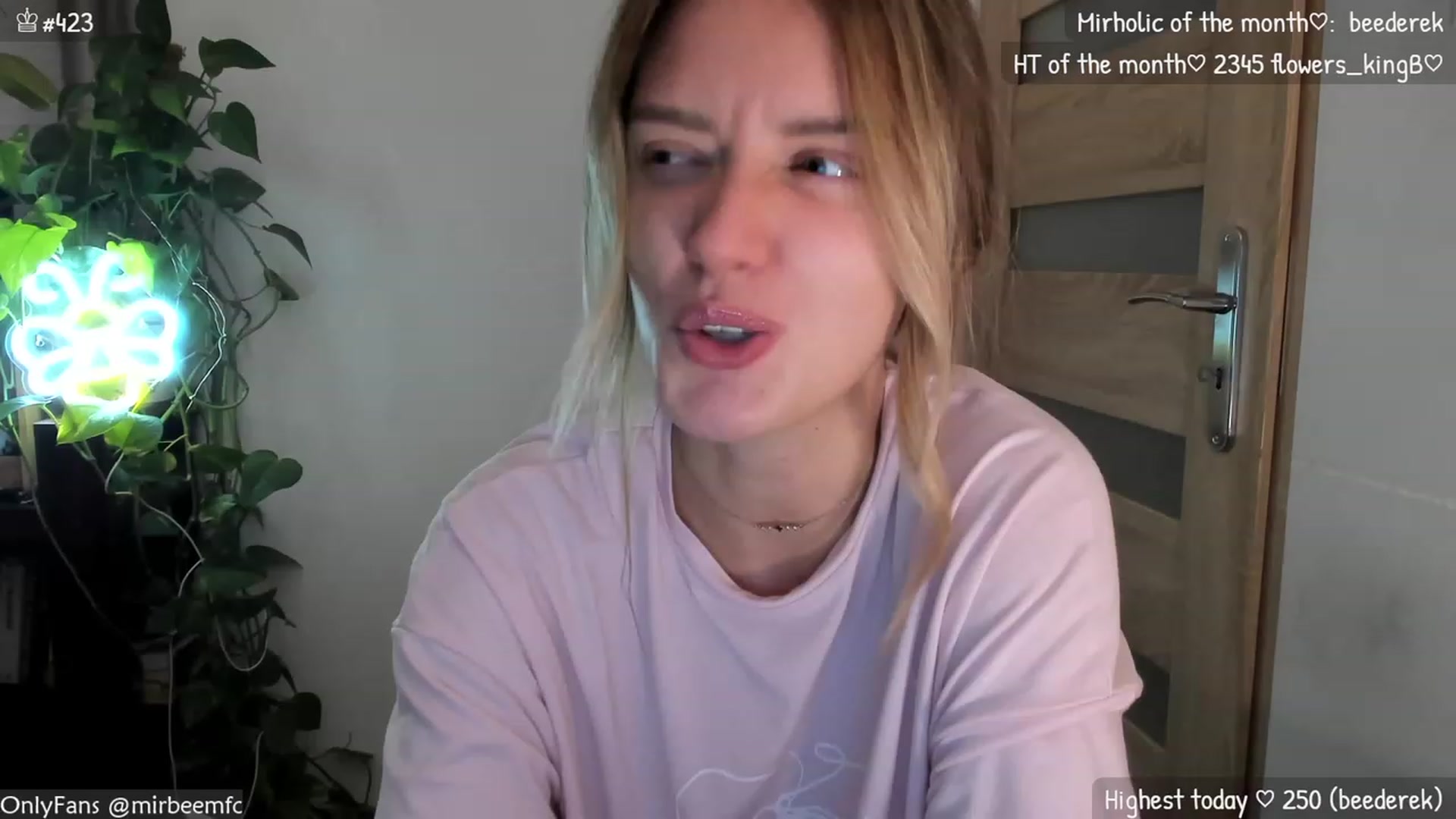 Gallery image thumbnail from MirBee's myfreecams stream on, 12/01/2023, 01:35 image 9 of 20