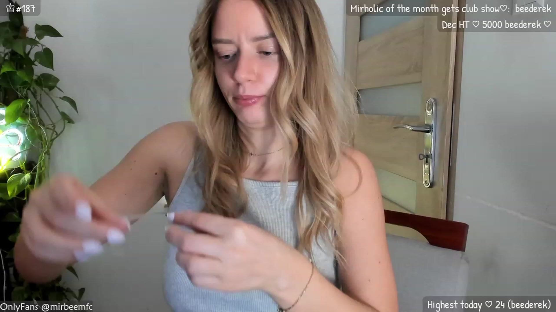 Gallery image thumbnail from MirBee's myfreecams stream on, 12/04/2023, 23:43 image 3 of 20