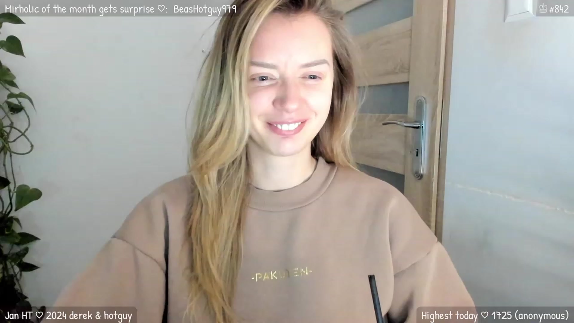 Gallery image thumbnail from MirBee's myfreecams stream on, 01/06/2024, 02:17 image 3 of 20